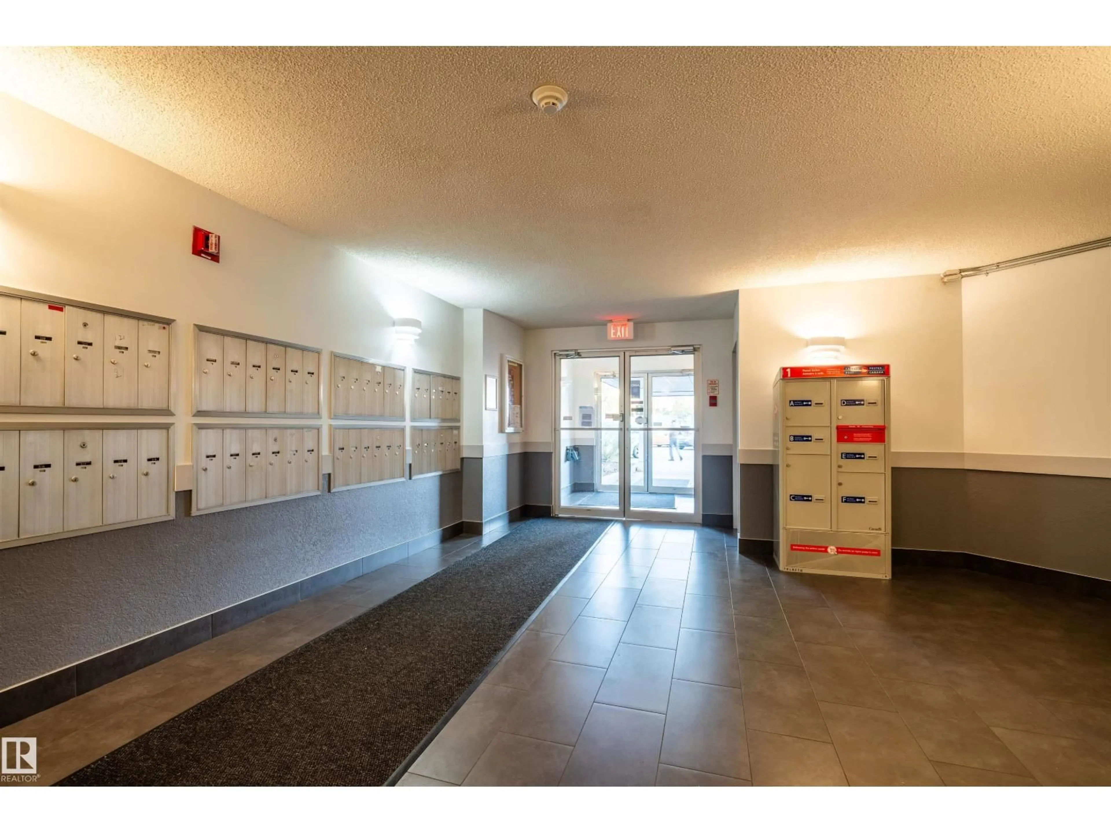 Indoor foyer for #108 - 2508 50 ST, Edmonton Alberta T6L6X9