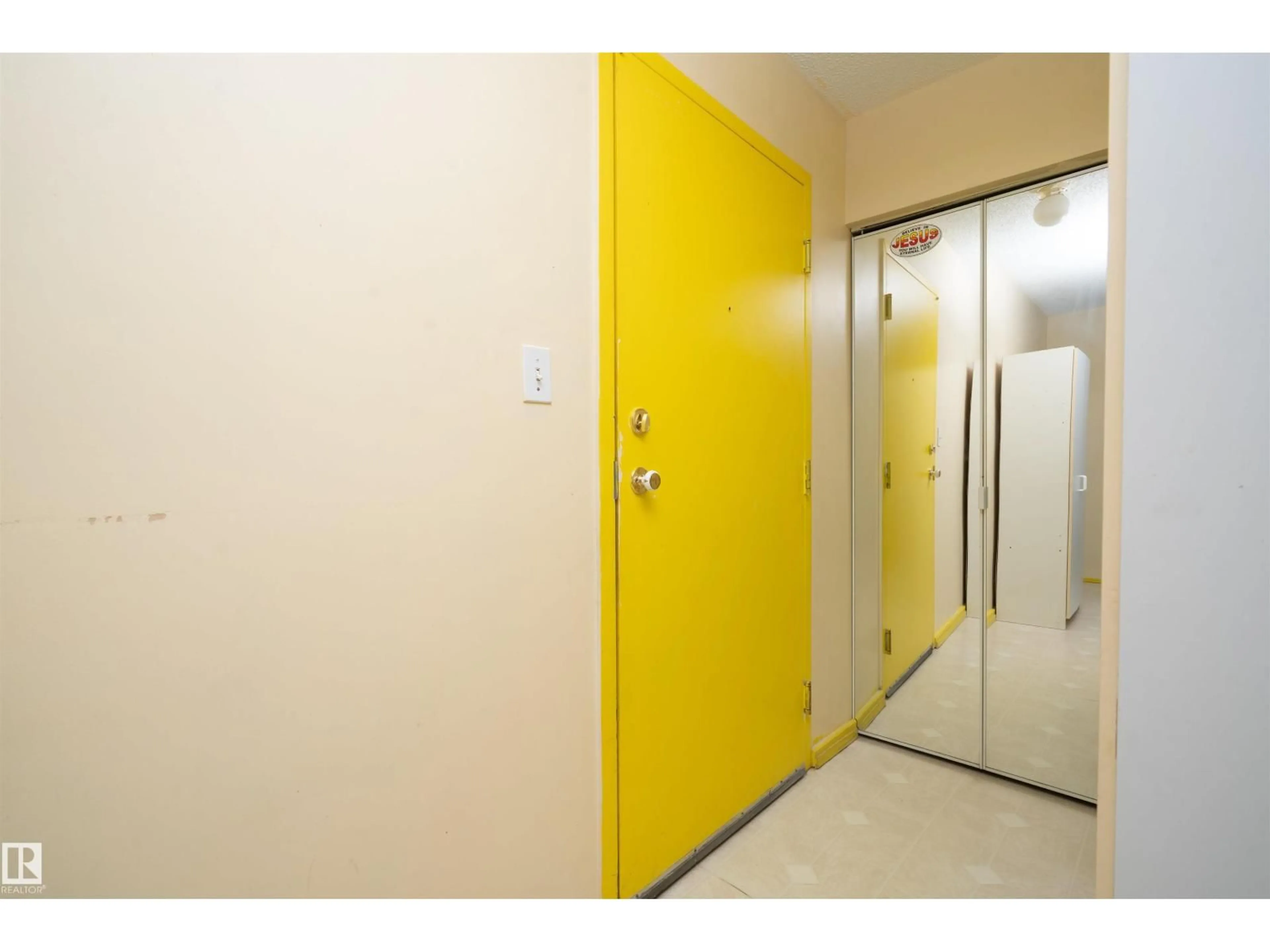 Indoor foyer for #108 - 2508 50 ST, Edmonton Alberta T6L6X9