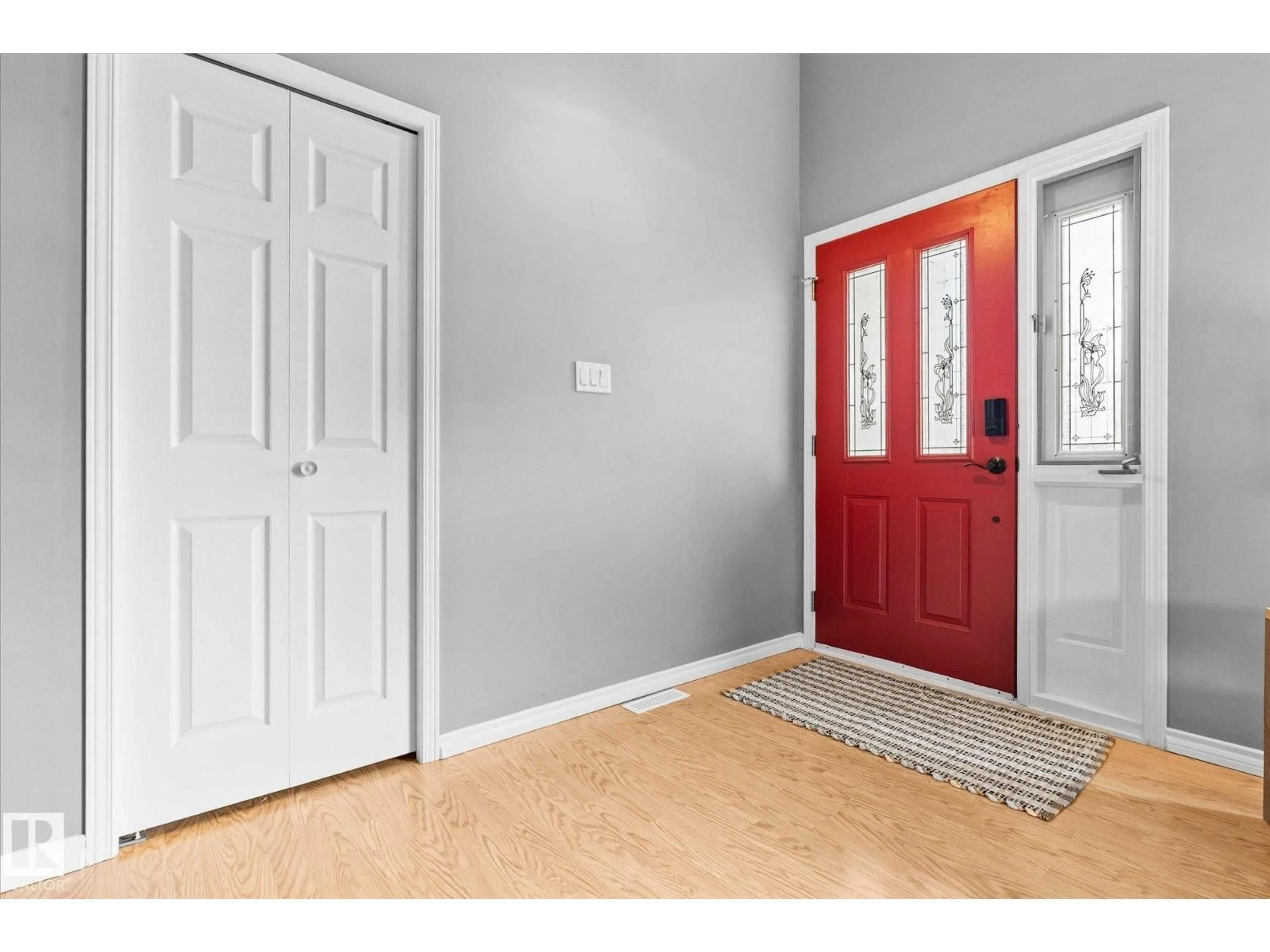 Indoor entryway for 15 MALIGNE DR, Devon Alberta T9G1P7