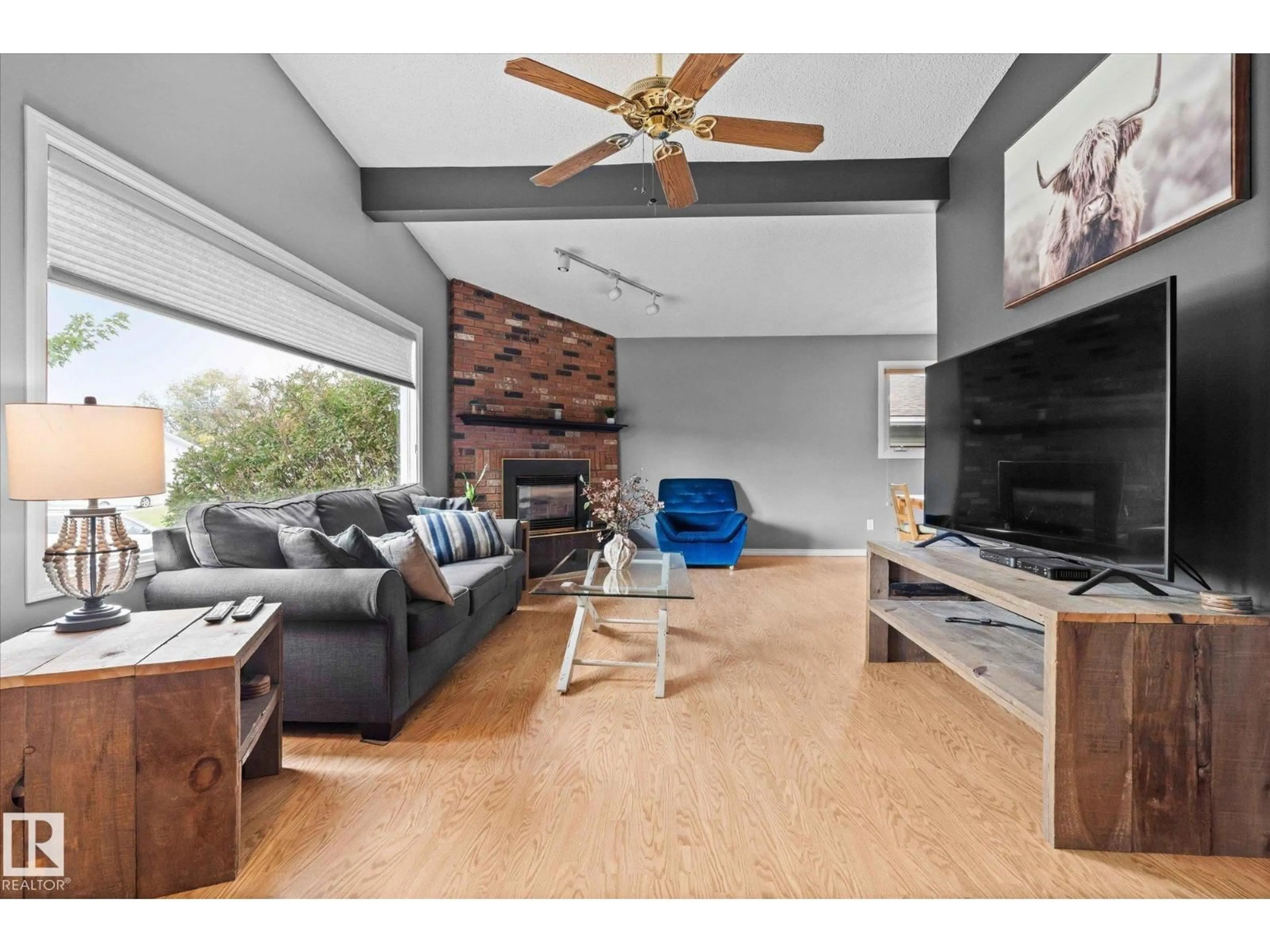 Living room with furniture, wood/laminate floor for 15 MALIGNE DR, Devon Alberta T9G1P7