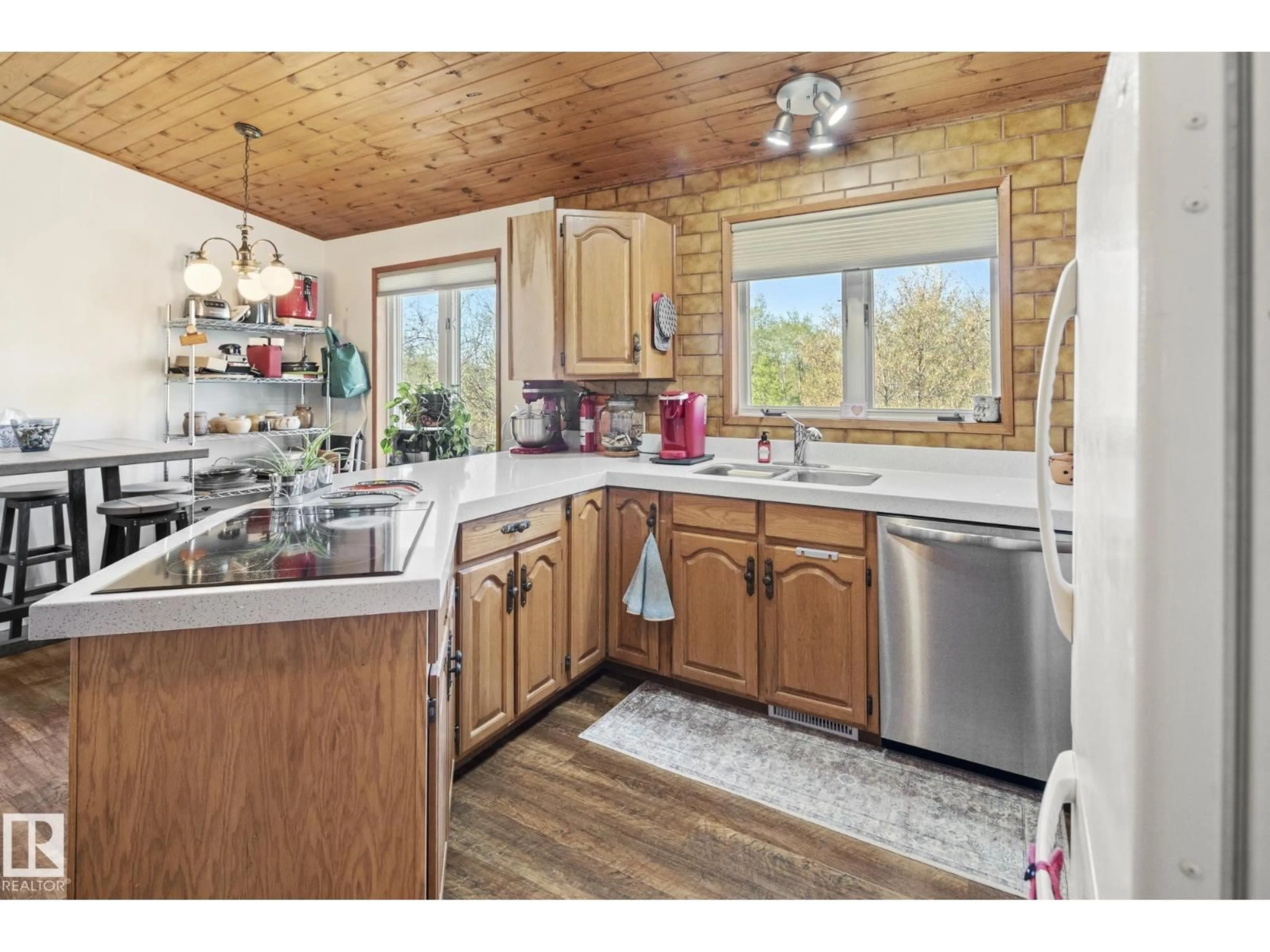 Open concept kitchen, wood/laminate floor for 56420 - 19 RGE ROAD 231 RGE ROAD, Rural Sturgeon County Alberta T0A1N4