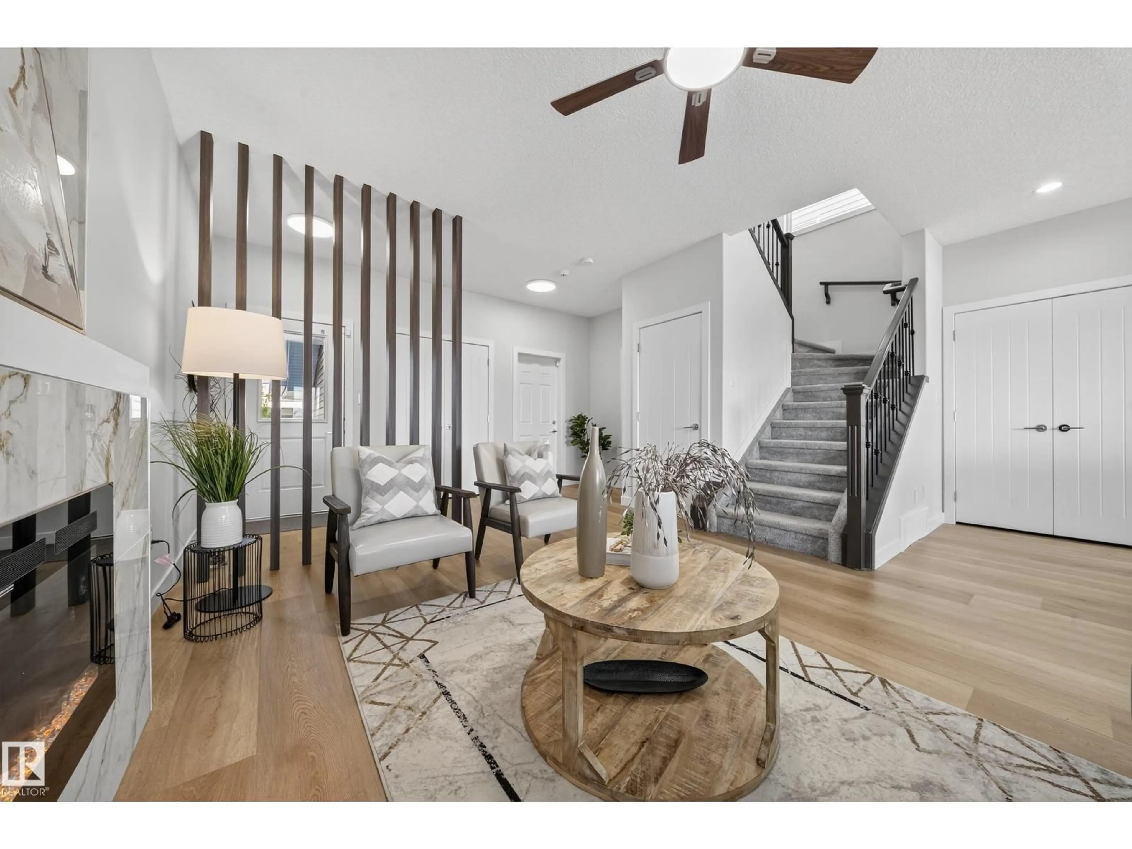 Indoor entryway for 7614 CREIGHTON PL, Edmonton Alberta T6W3Z5