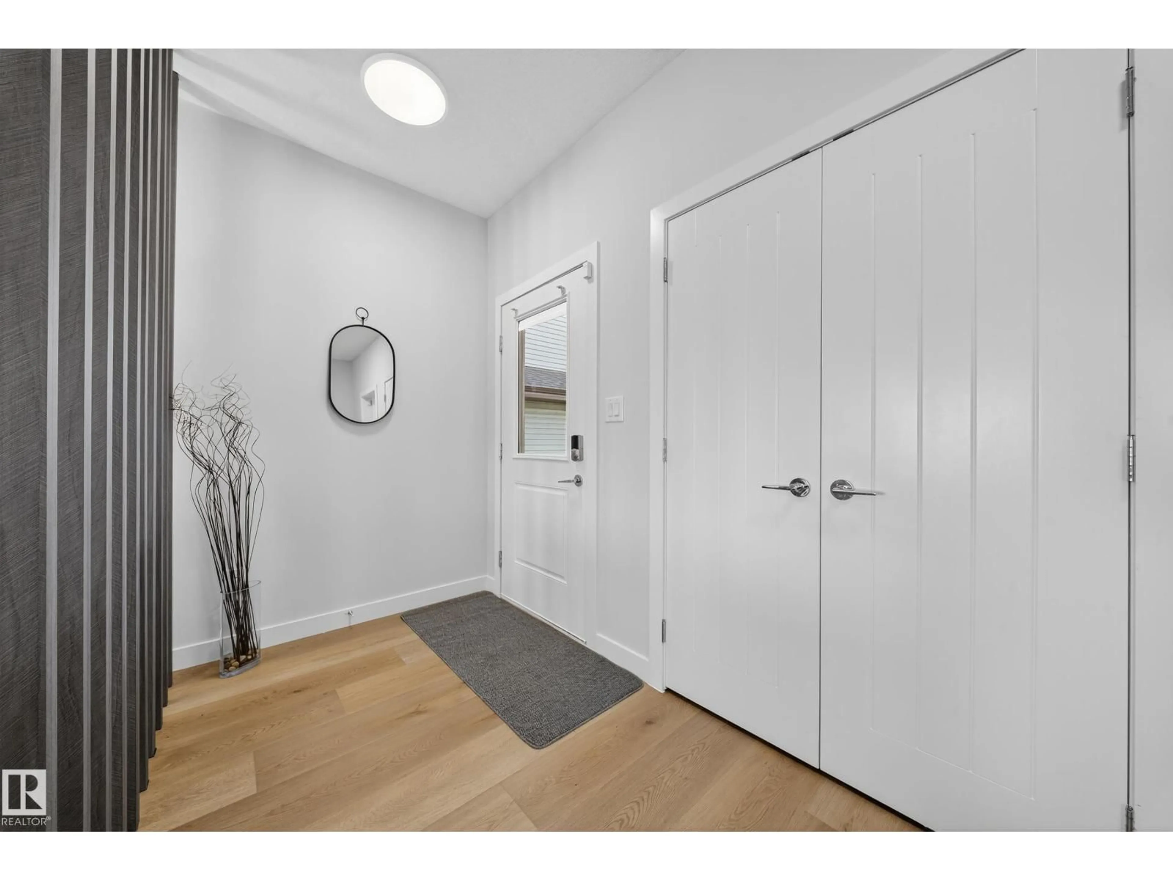 Indoor entryway for 7614 CREIGHTON PL, Edmonton Alberta T6W3Z5