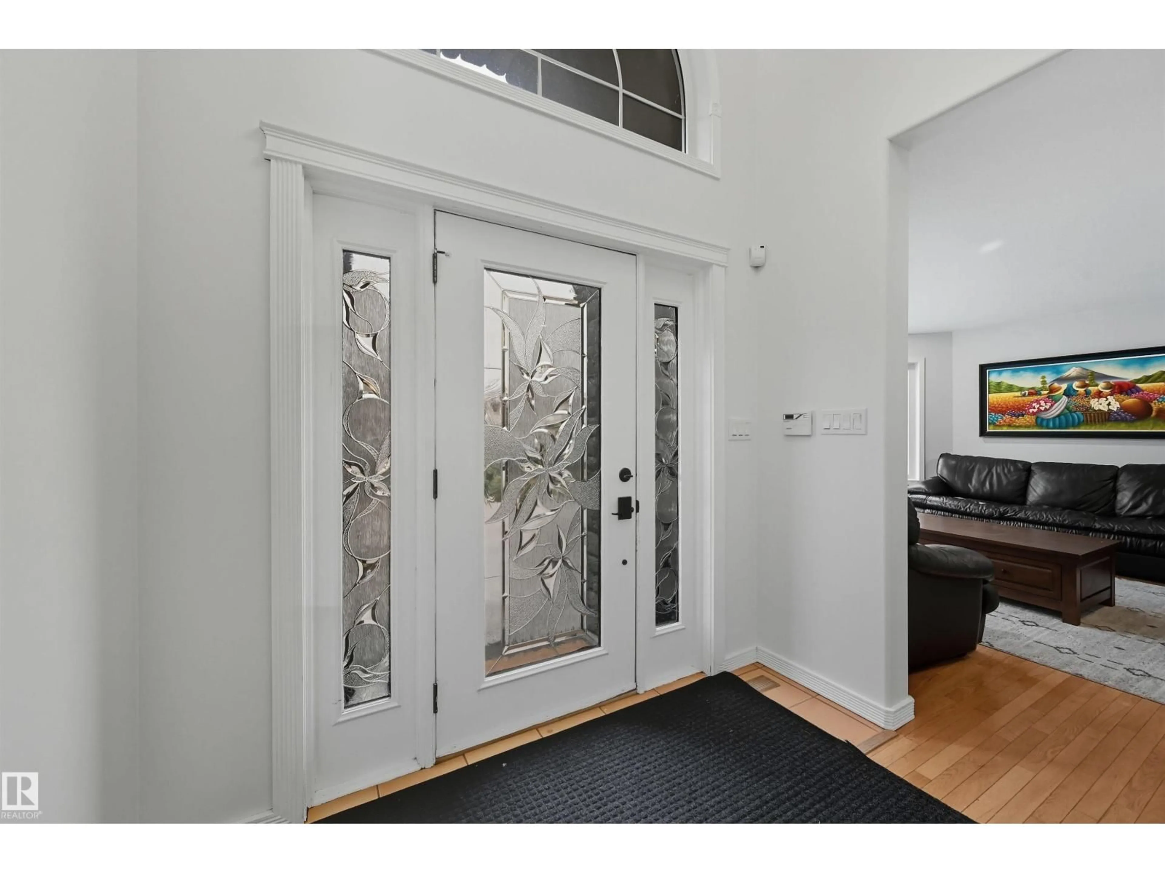 Indoor entryway for 690 HENDERSON ST, Edmonton Alberta T6R2R8