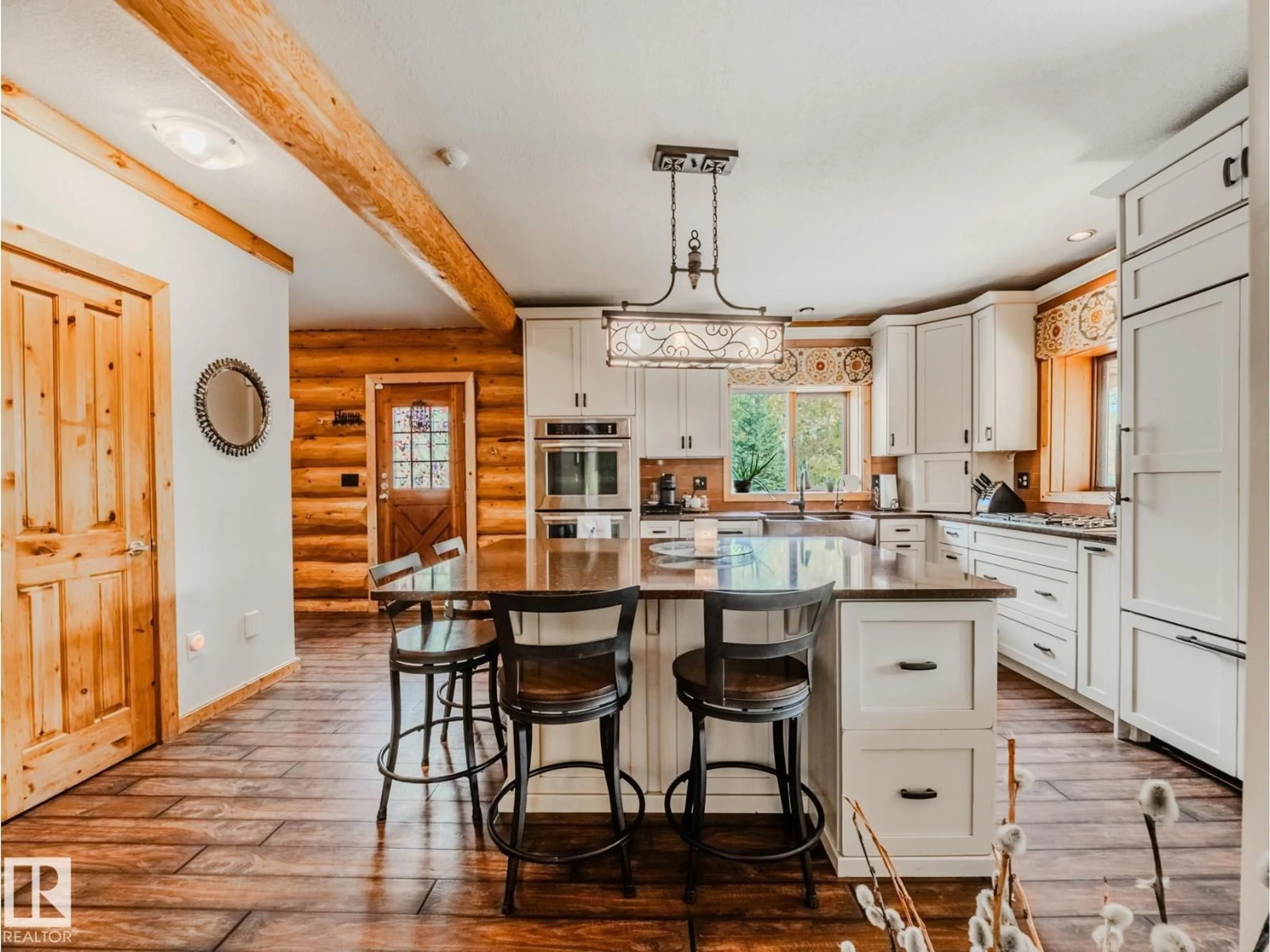 Rustic kitchen, wood/laminate floor for 1524 PARKLAND DR, Rural Parkland County Alberta T7Y2T6