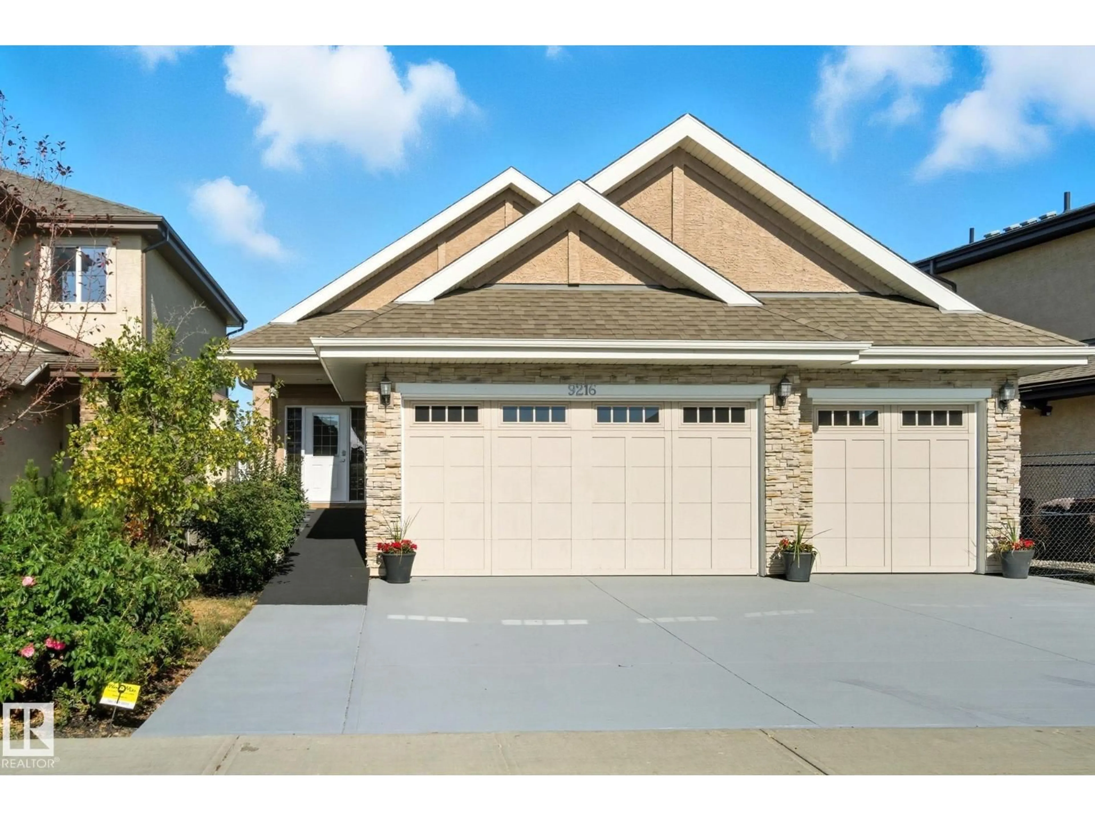 Indoor garage for 9216 181 AV, Edmonton Alberta T5Z0K1