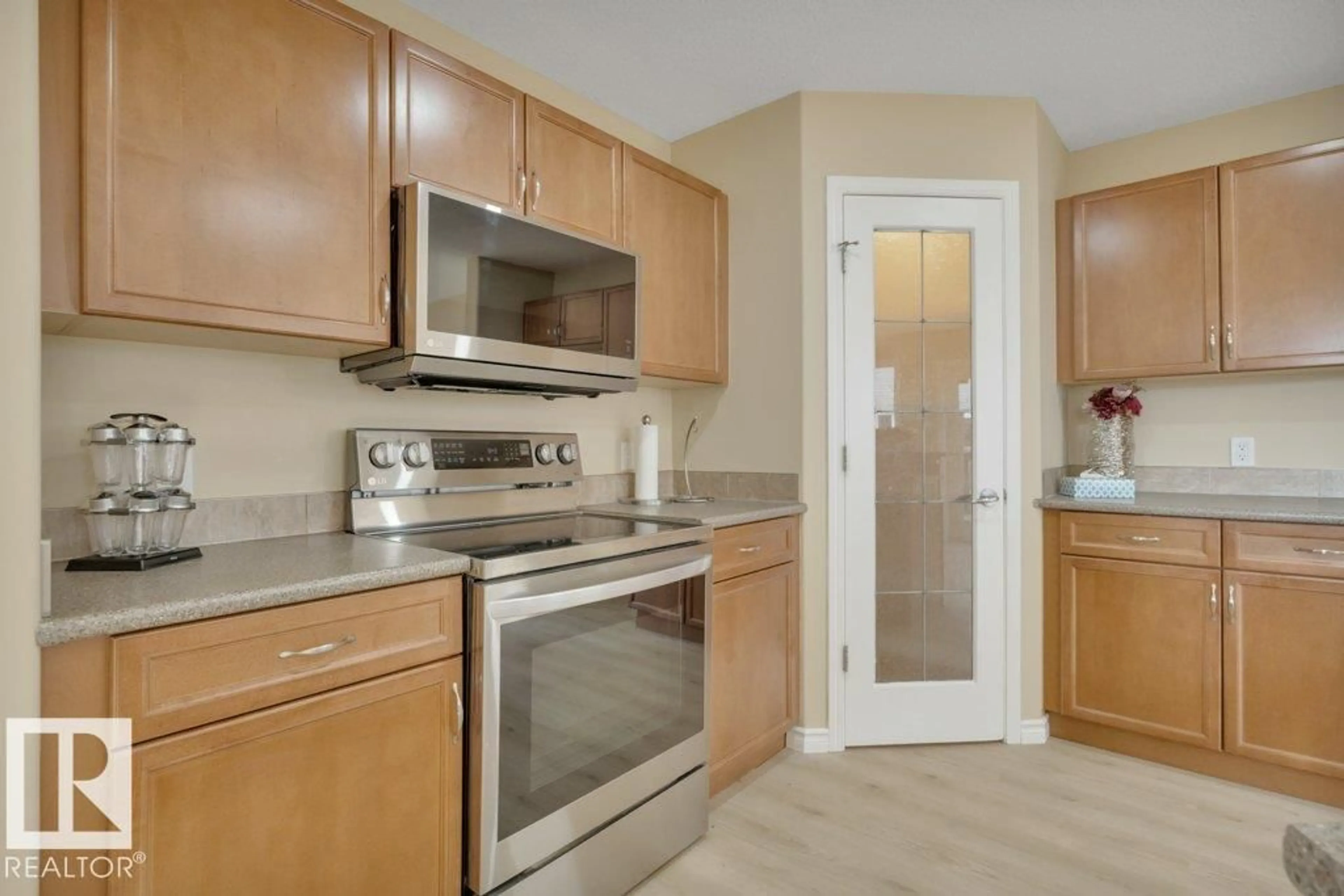 Standard kitchen, unknown for 300 GRAYWOOD ME, Stony Plain Alberta T7Z0C2
