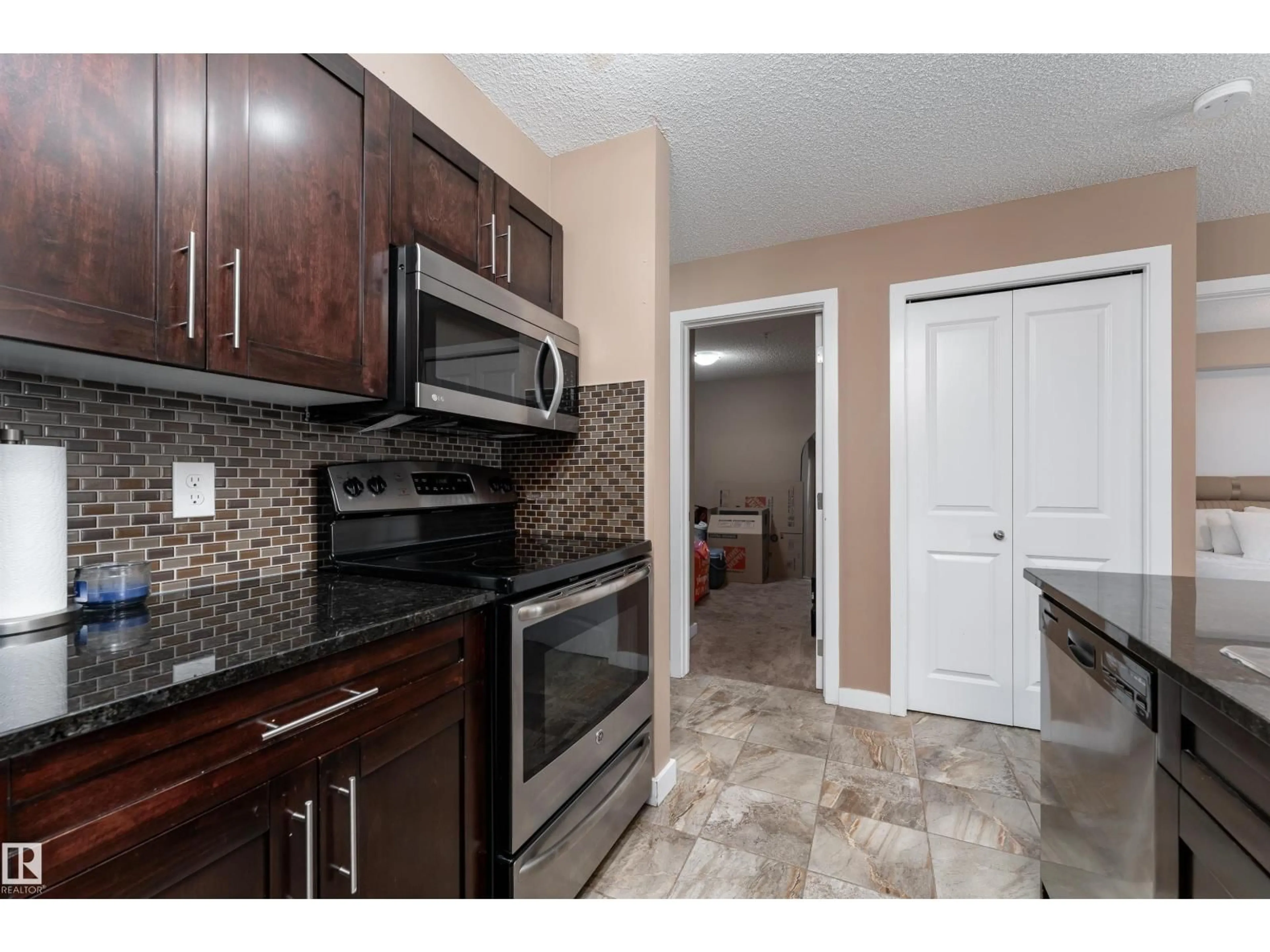 Standard kitchen, unknown for SW - 211 107 WATT CM, Edmonton Alberta T6X2C6