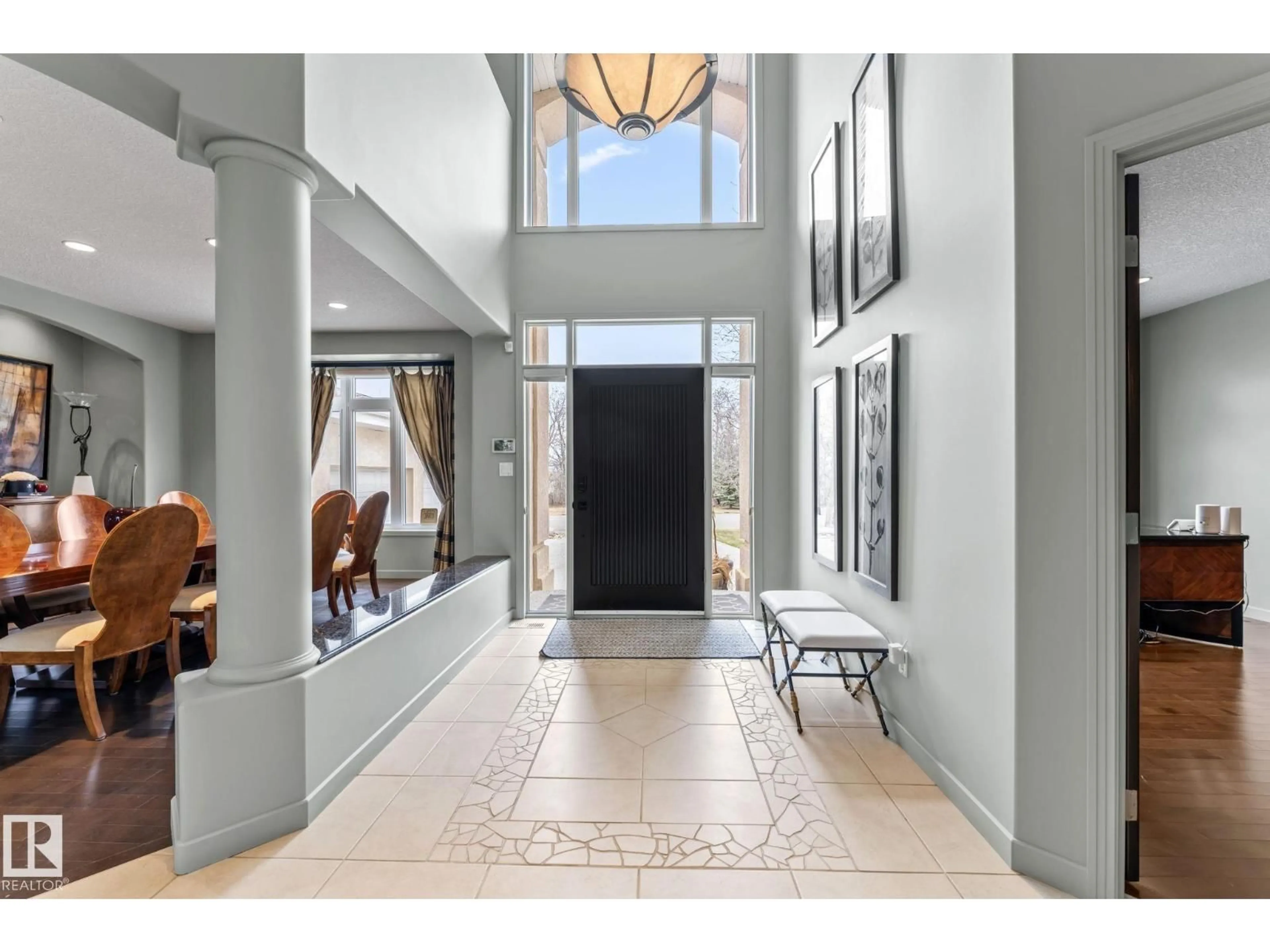 Indoor entryway for 473 HEFFERNAN DR, Edmonton Alberta T6R2X1