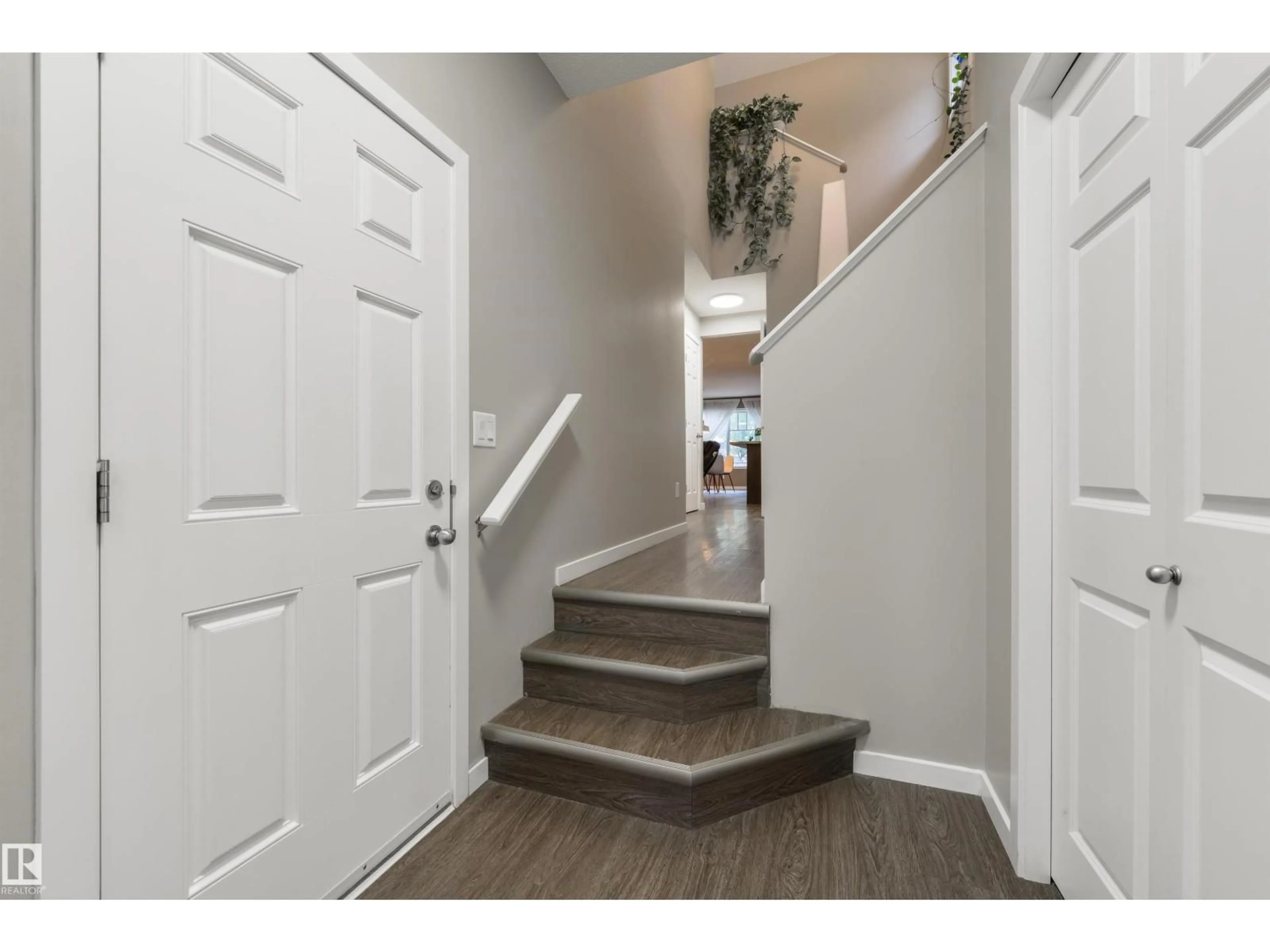 Indoor entryway for 2219 AUSTIN WY, Edmonton Alberta T6W0L2