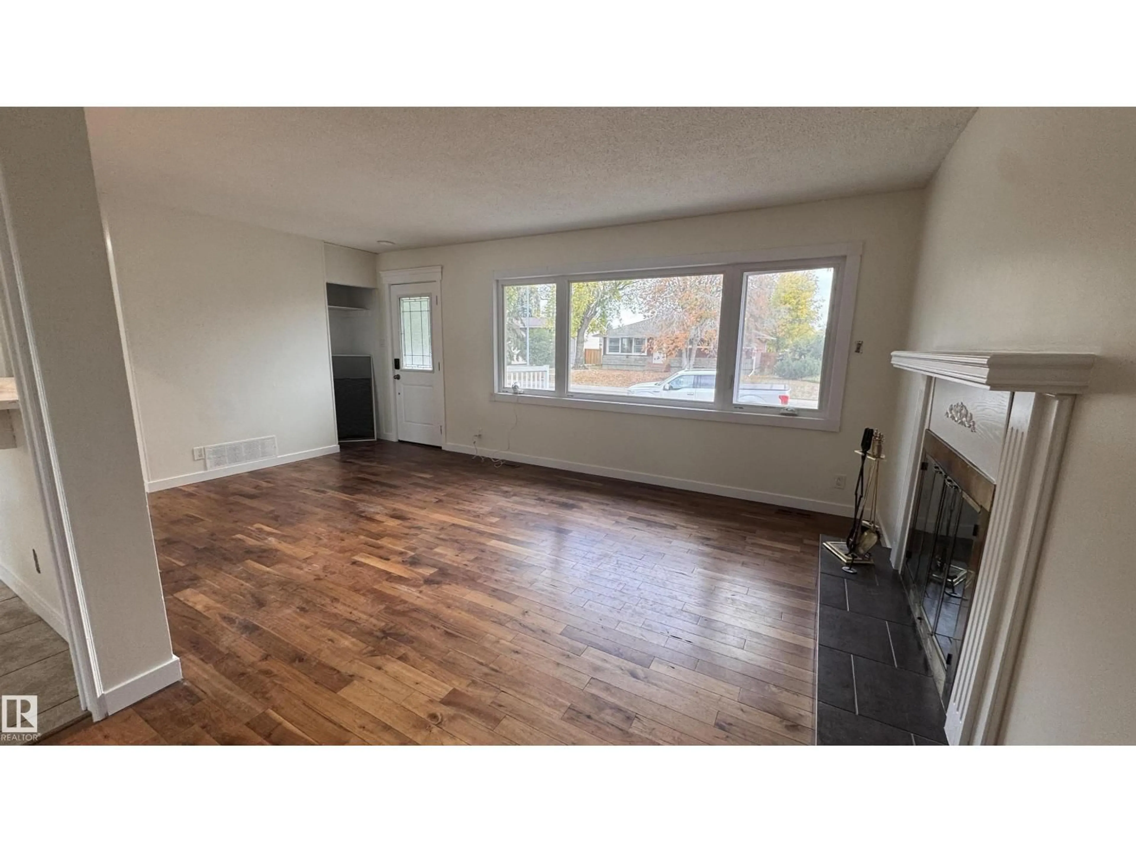 A pic of a room for NW - 11022 160A ST, Edmonton Alberta T5P3G7