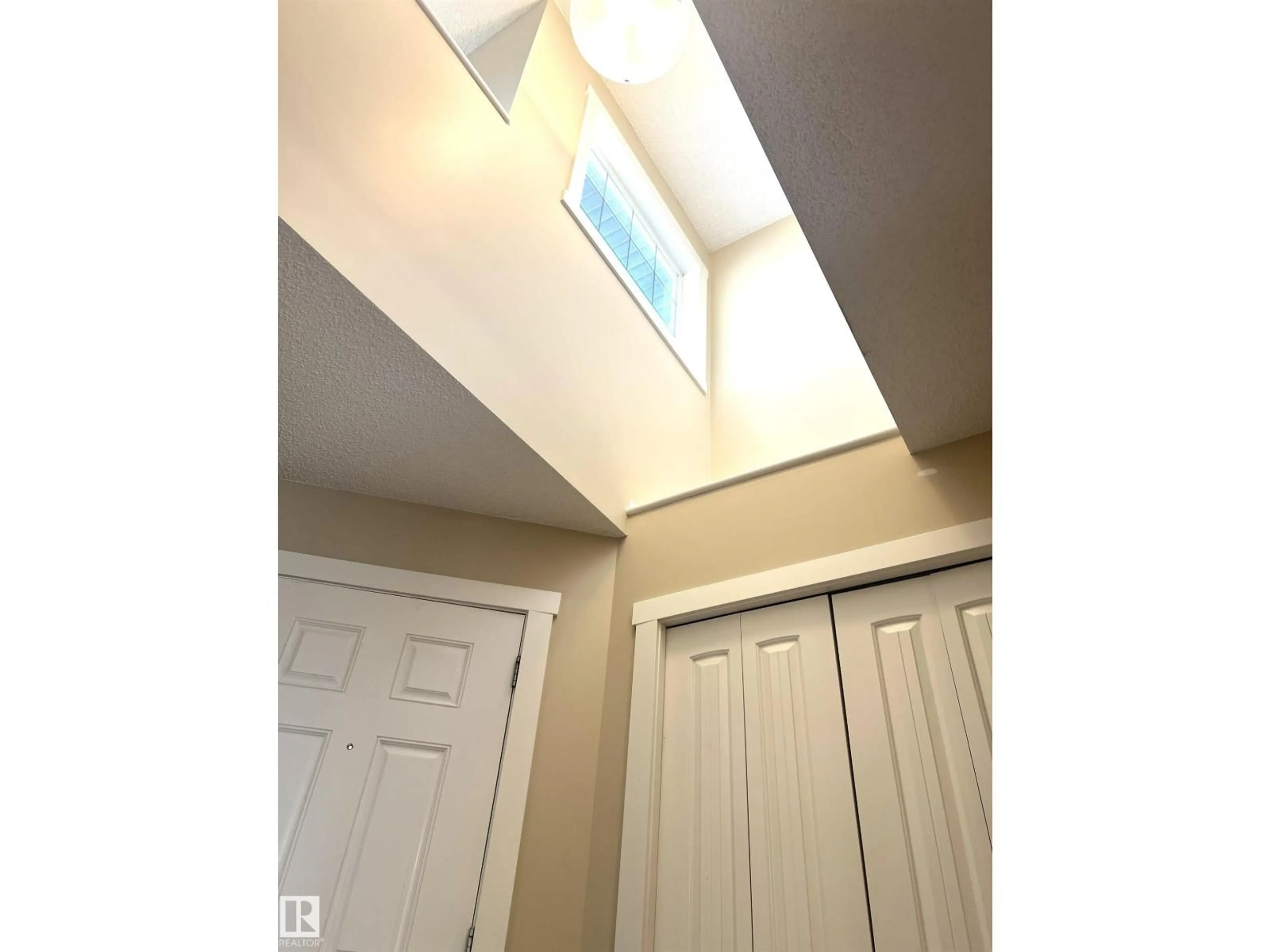 Indoor entryway for 3705 11 ST, Edmonton Alberta T6T0E8