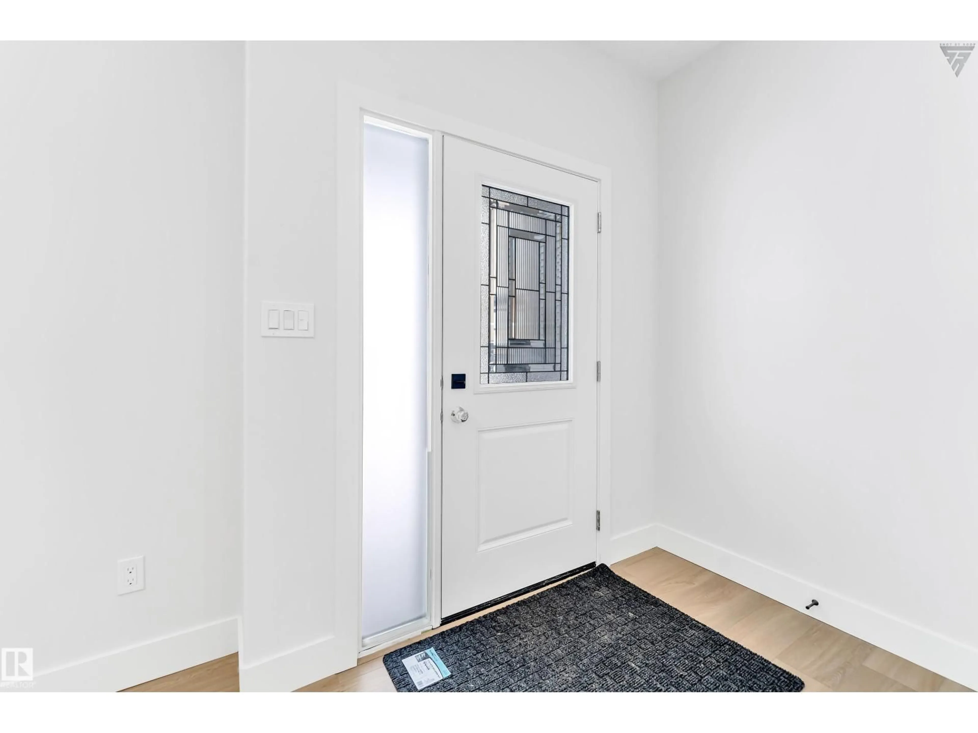 Indoor entryway for 22924 80 AV, Edmonton Alberta T5T7Y1