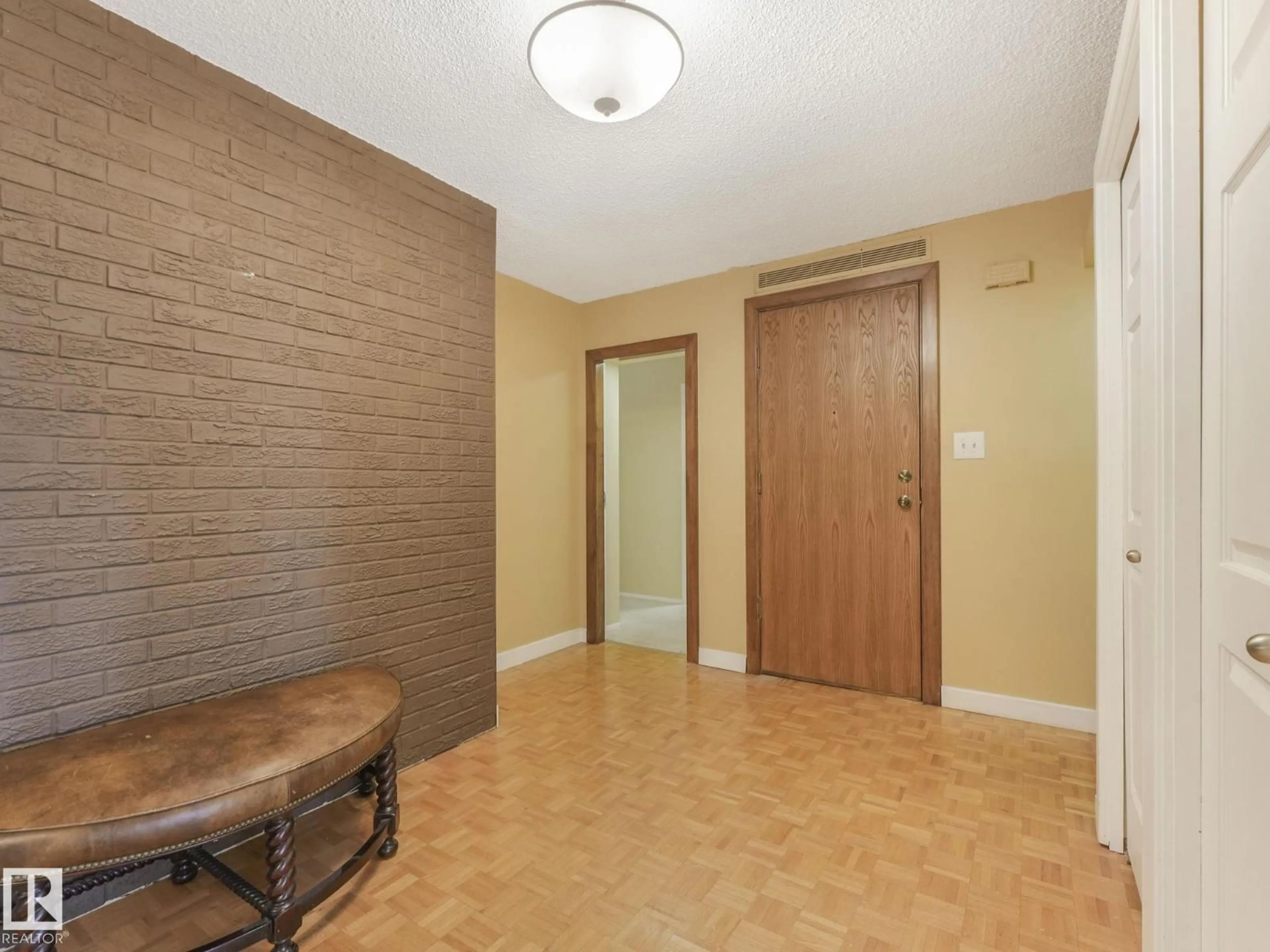 Indoor entryway for 1902 SASKATCHEWAN DR, Edmonton Alberta T6E5J9