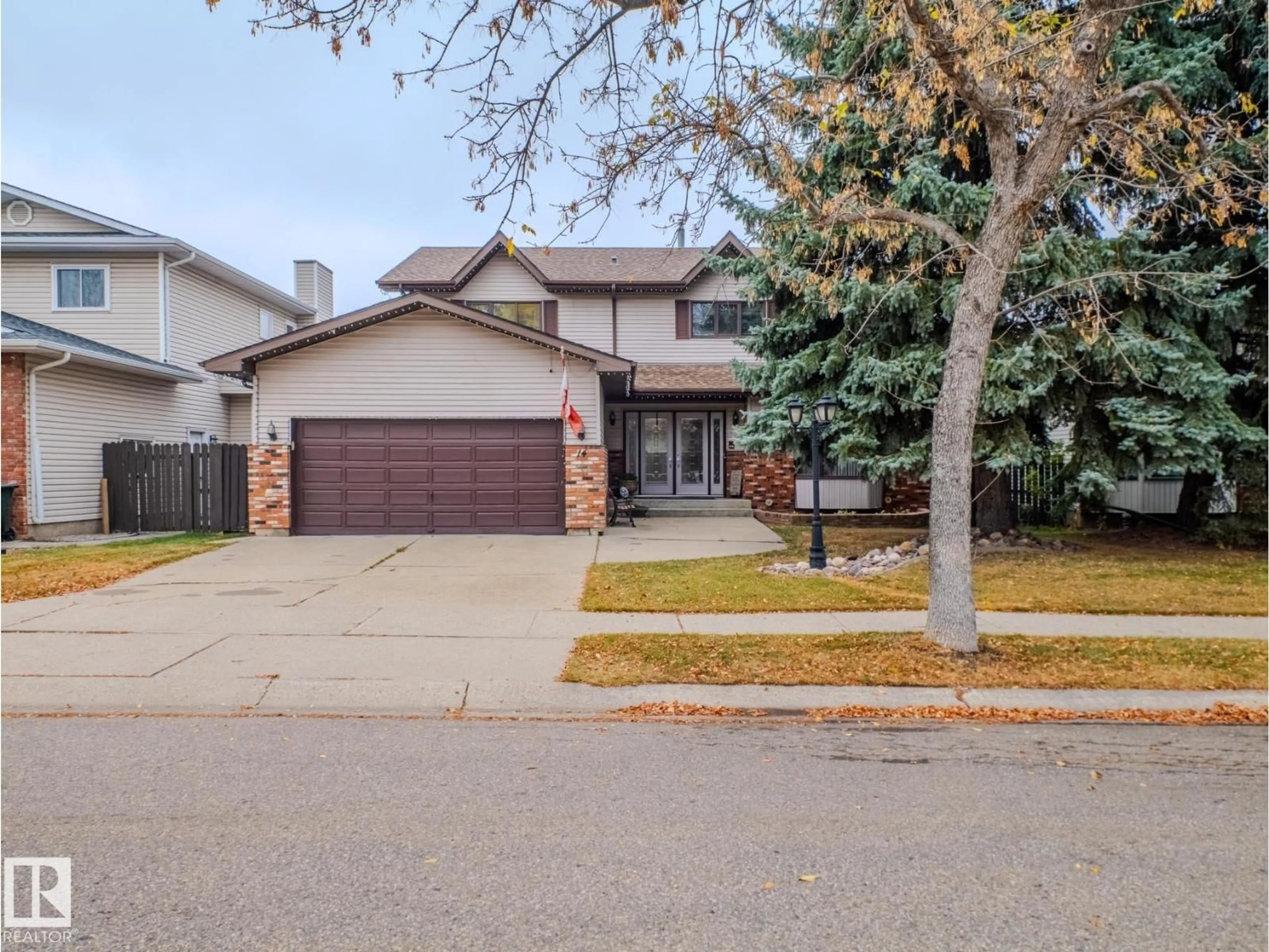 Home with vinyl exterior material, street for 14 GREENBRIAR CR, Sherwood Park Alberta T8H1H8