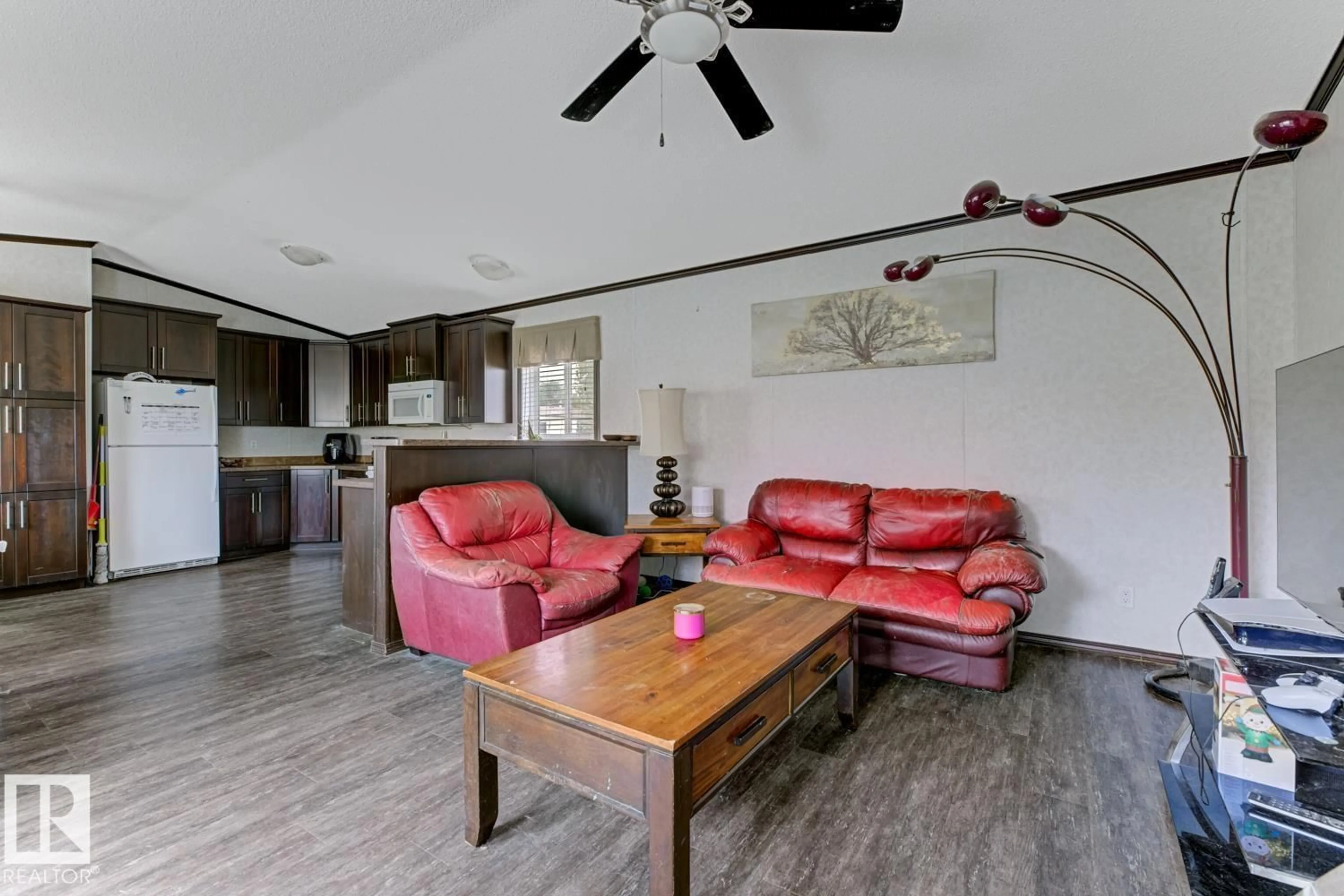 Living room with furniture, unknown for 565 53222 RANGE ROAD ROAD, Rural Parkland County Alberta T7X3P6