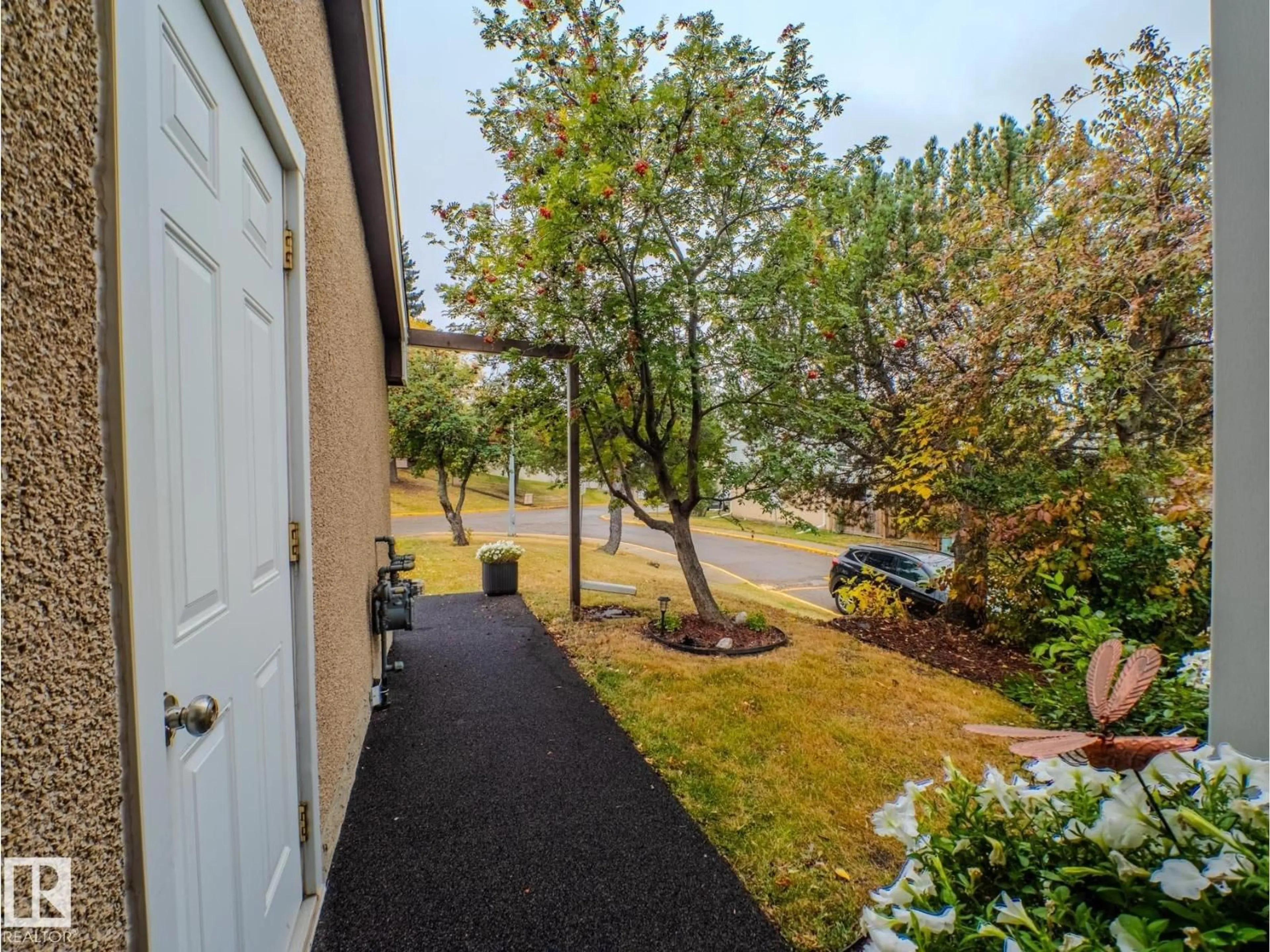 A pic from outside/outdoor area/front of a property/back of a property/a pic from drone, street for 168 GRANDIN VG, St. Albert Alberta T8N1R9