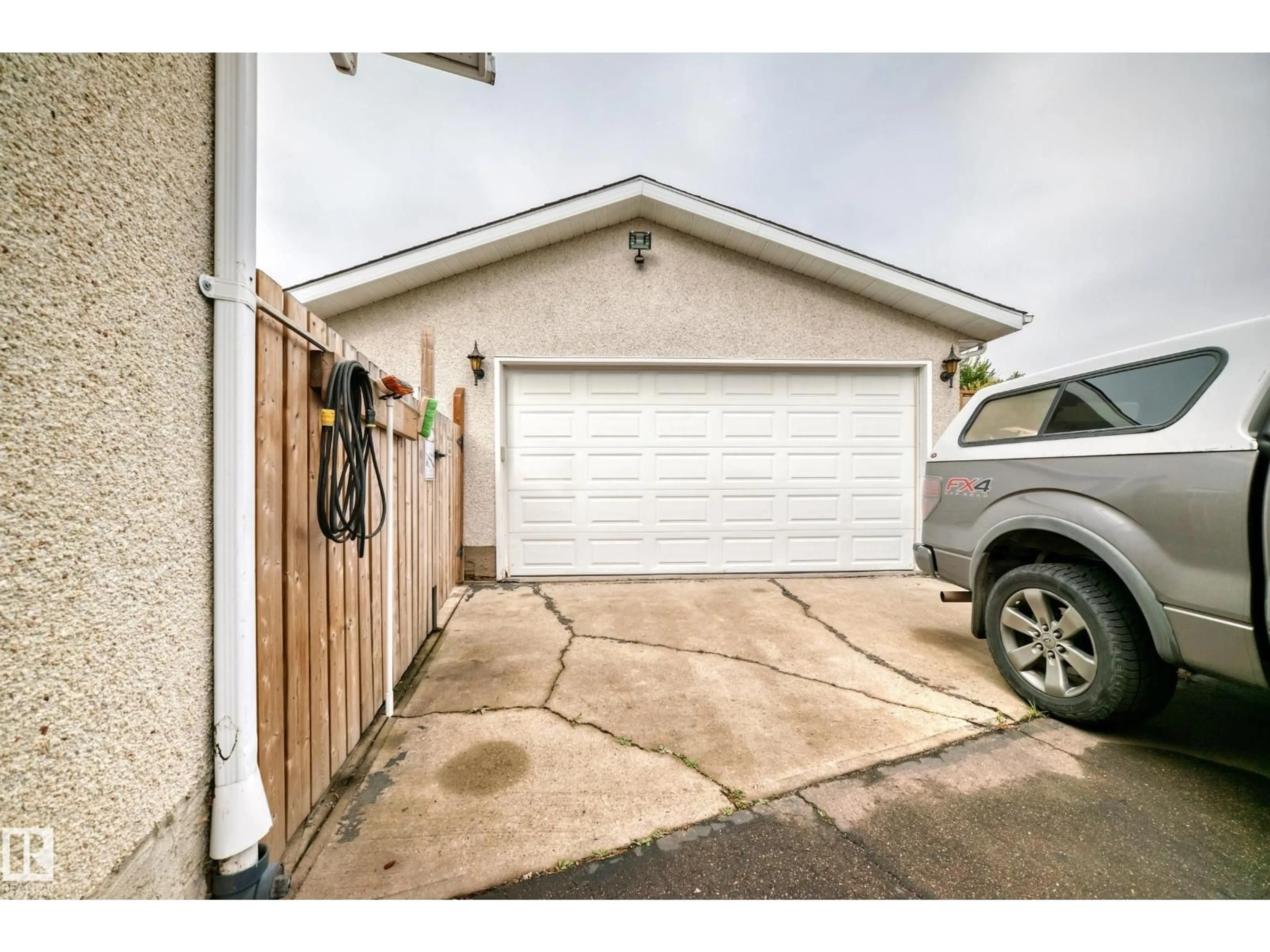 Indoor garage for NW - 13046 32A ST, Edmonton Alberta T5A3E5