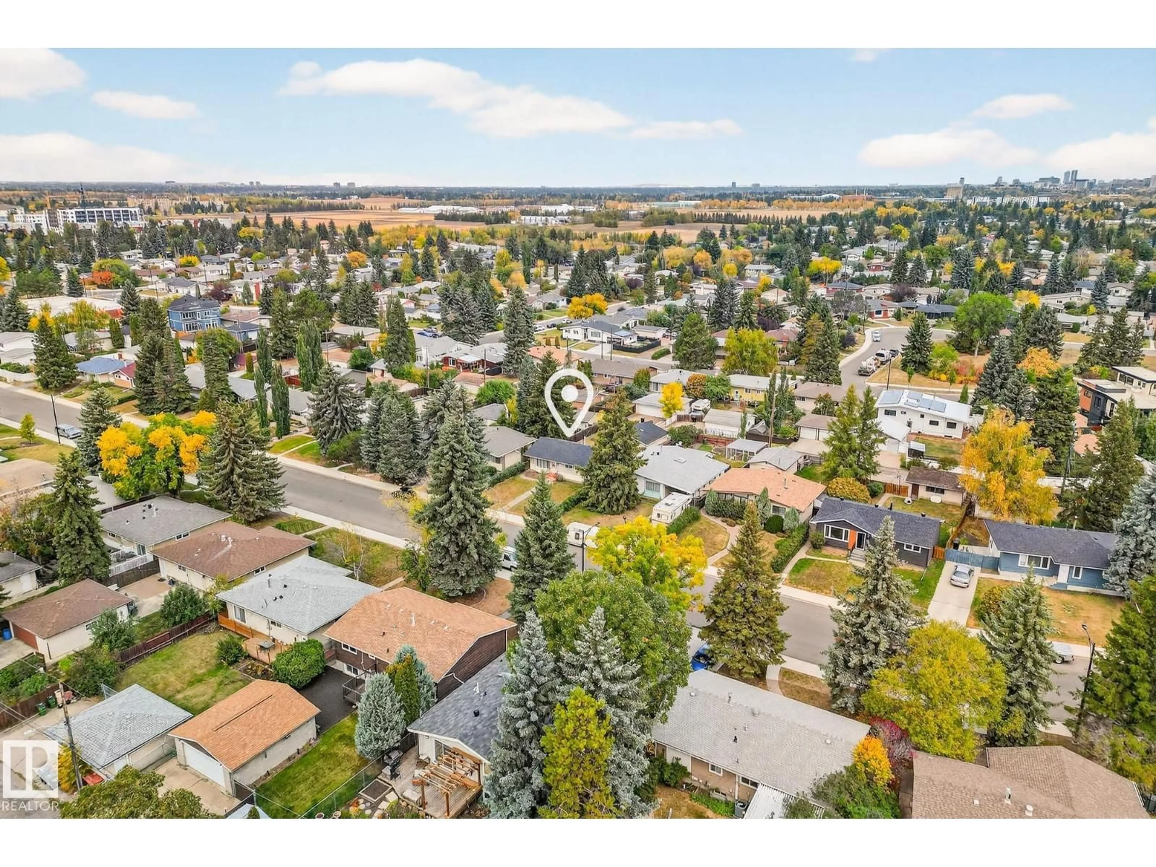 A pic from outside/outdoor area/front of a property/back of a property/a pic from drone, street for 11412 MALMO RD, Edmonton Alberta T6H4M2