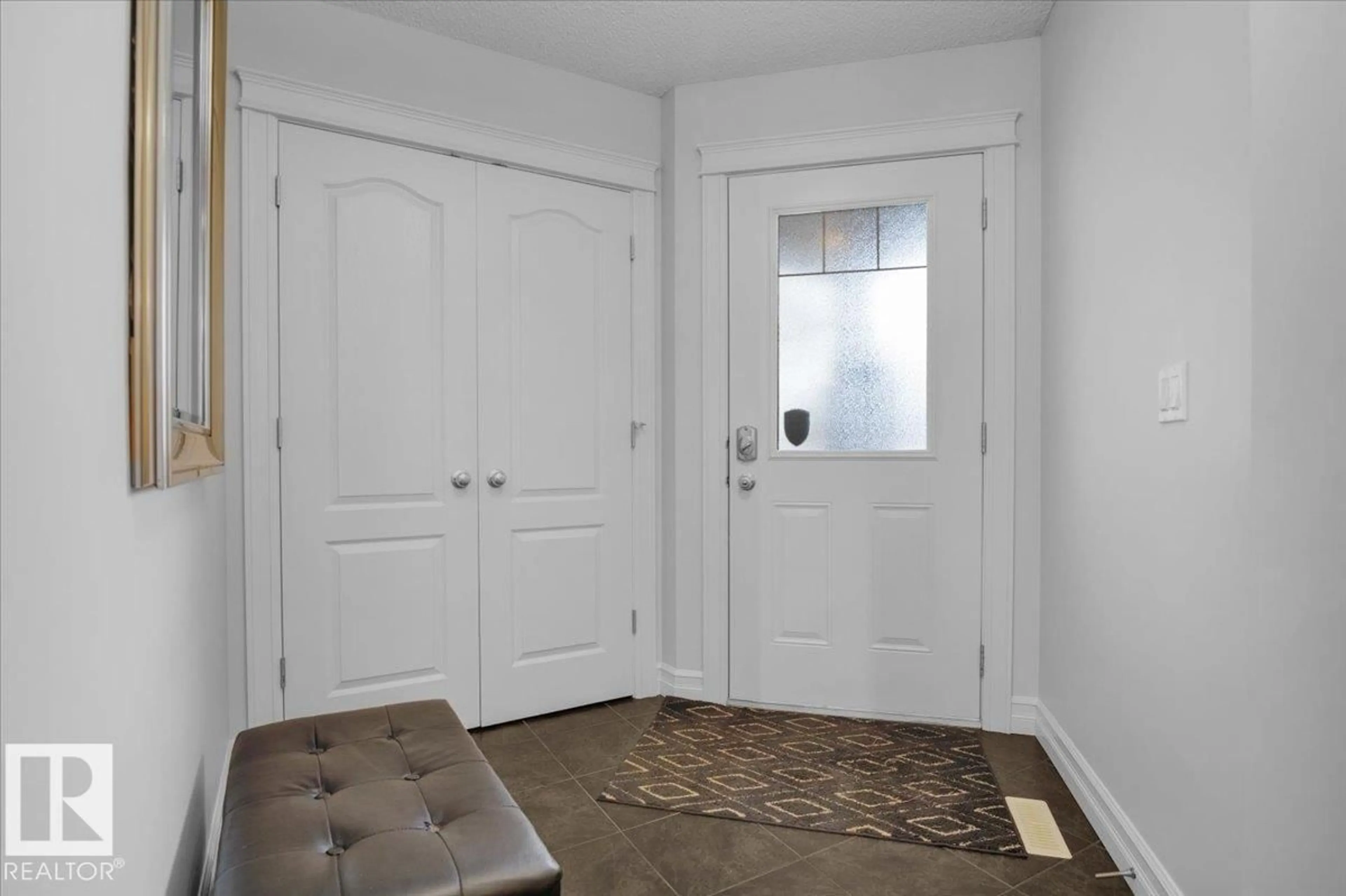 Indoor entryway for 2591 COLE CR, Edmonton Alberta T6W2A3
