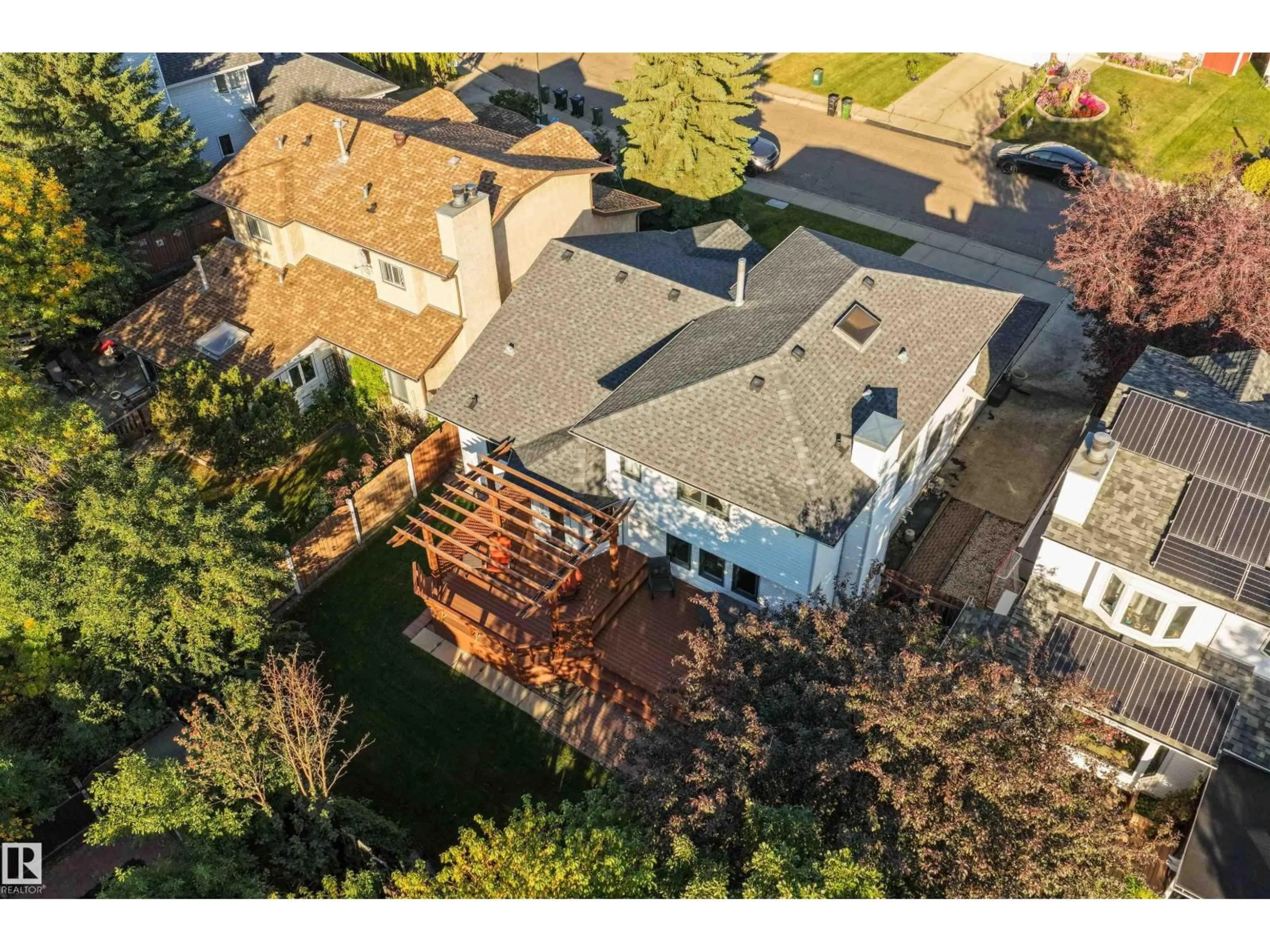 A pic from outside/outdoor area/front of a property/back of a property/a pic from drone, street for NW - 11011 11 AV, Edmonton Alberta T6J6M9