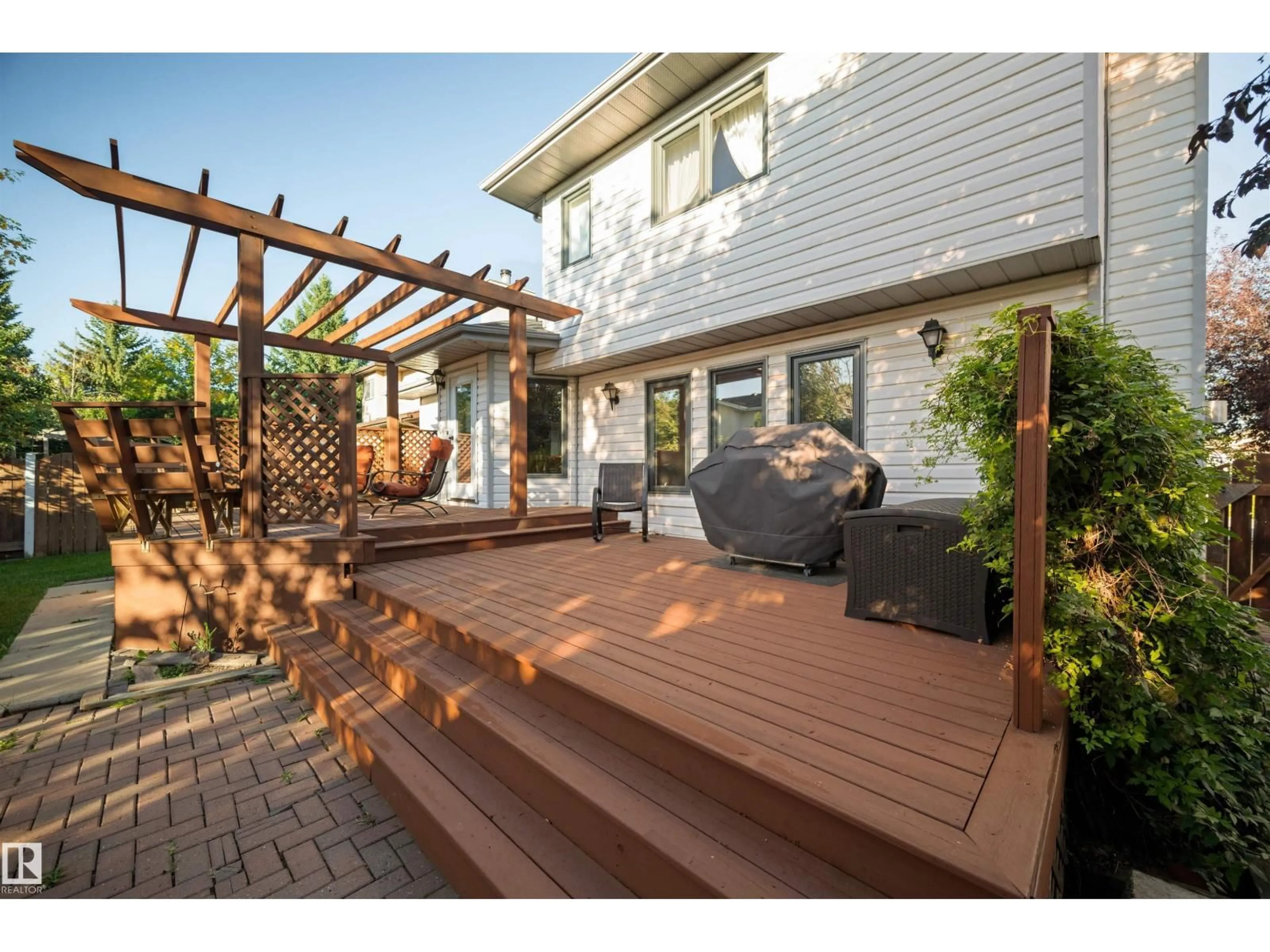 Patio, street for NW - 11011 11 AV, Edmonton Alberta T6J6M9
