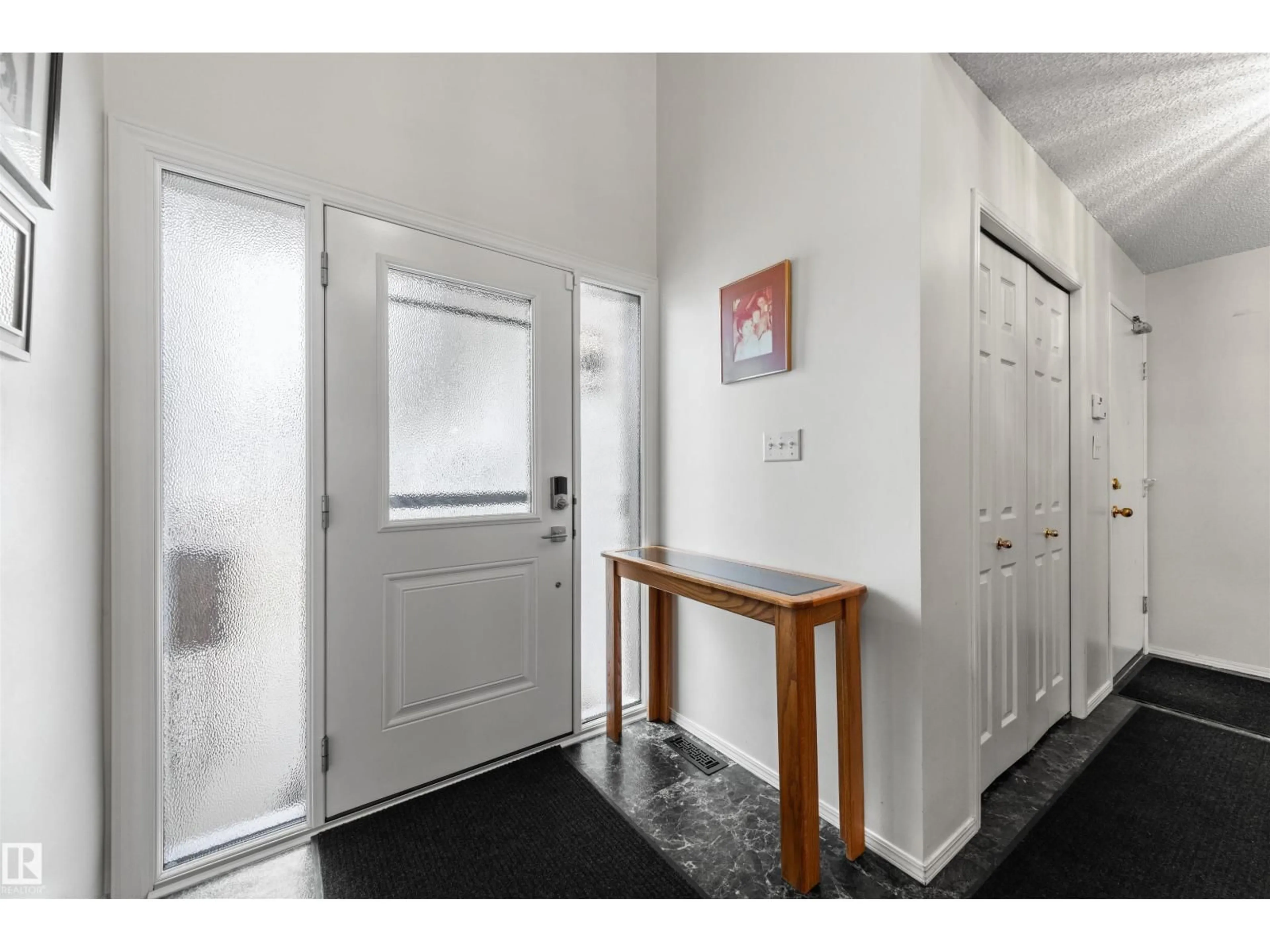 Indoor entryway for NW - 11011 11 AV, Edmonton Alberta T6J6M9