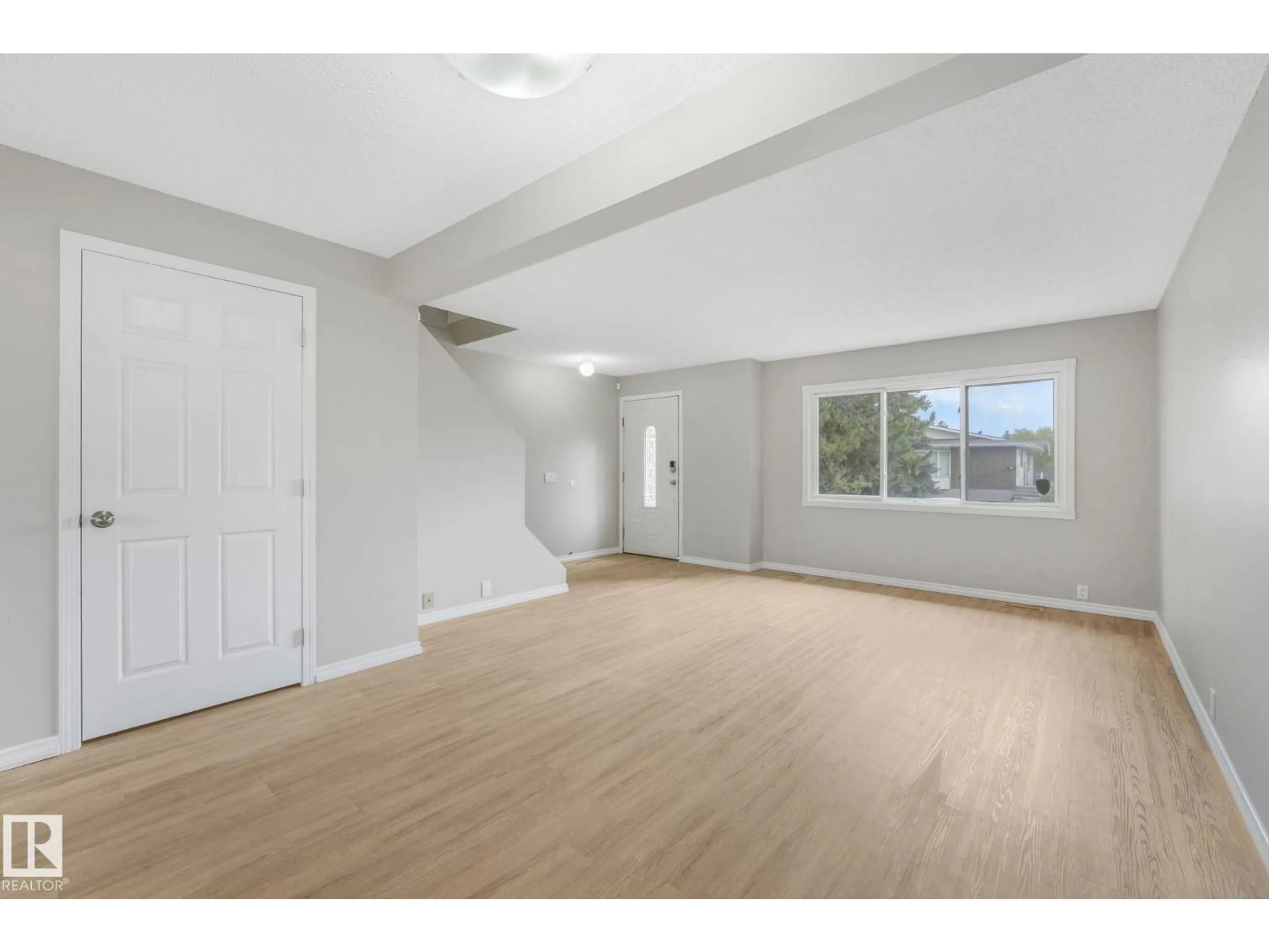 A pic of a room for 2110 54 ST, Edmonton Alberta T6L4T9