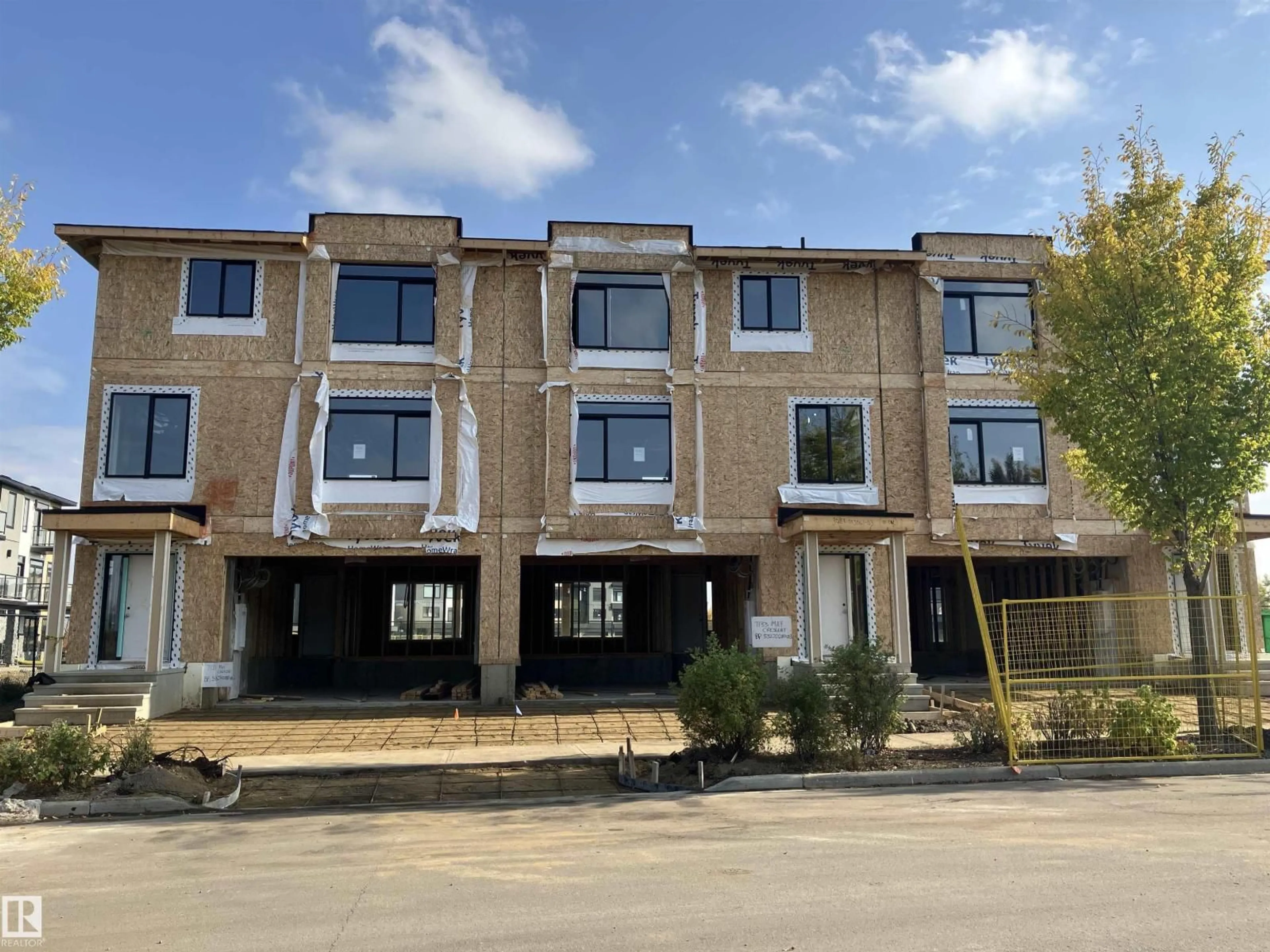 A pic from outside/outdoor area/front of a property/back of a property/a pic from drone, street for 7133 MAY CR, Edmonton Alberta T6R0V9