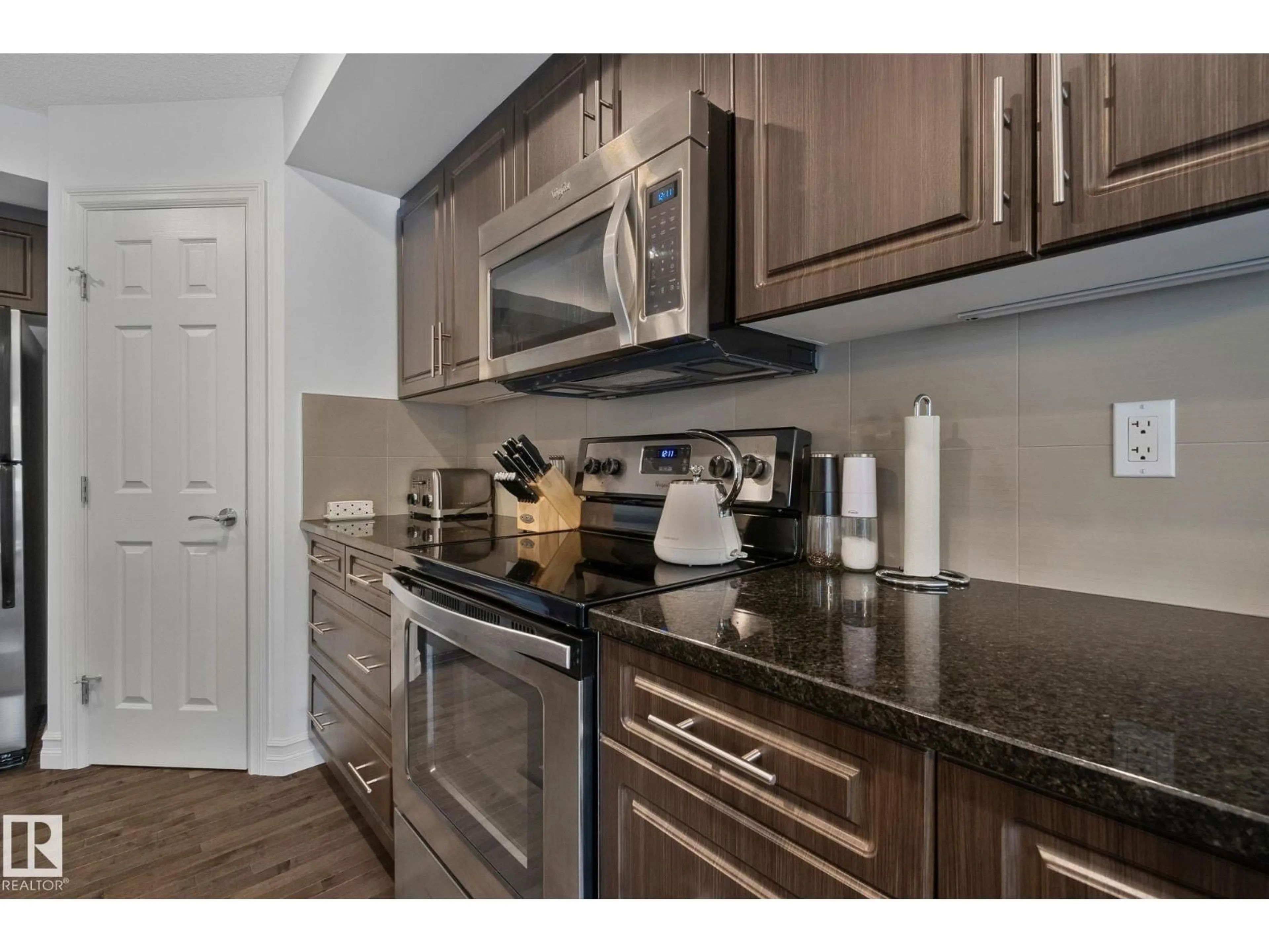 Standard kitchen, unknown for 13410 166 AV, Edmonton Alberta T6V0G6