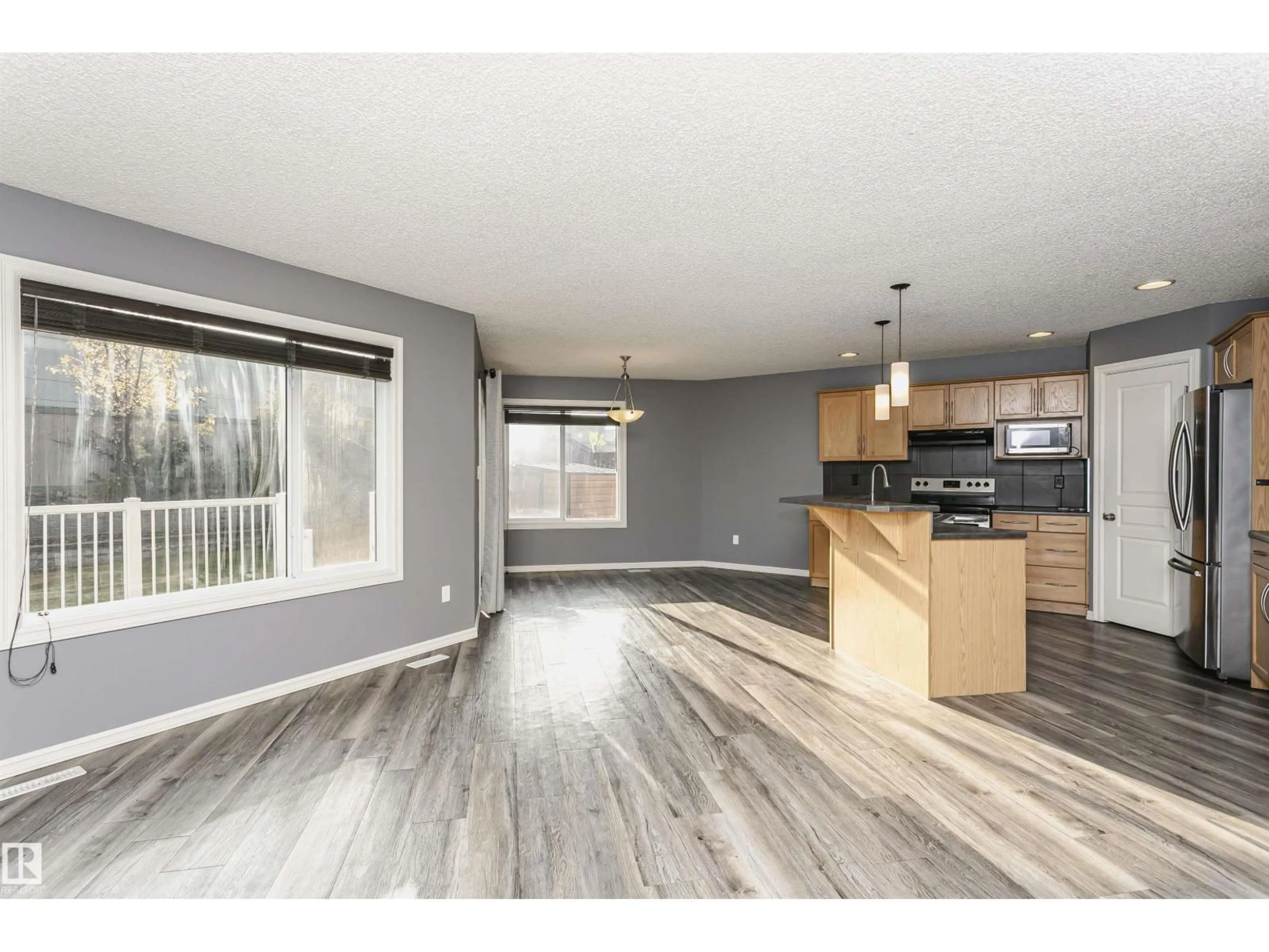 Open concept kitchen, wood/laminate floor for 125 RUE MASSON, Beaumont Alberta T4X1S8