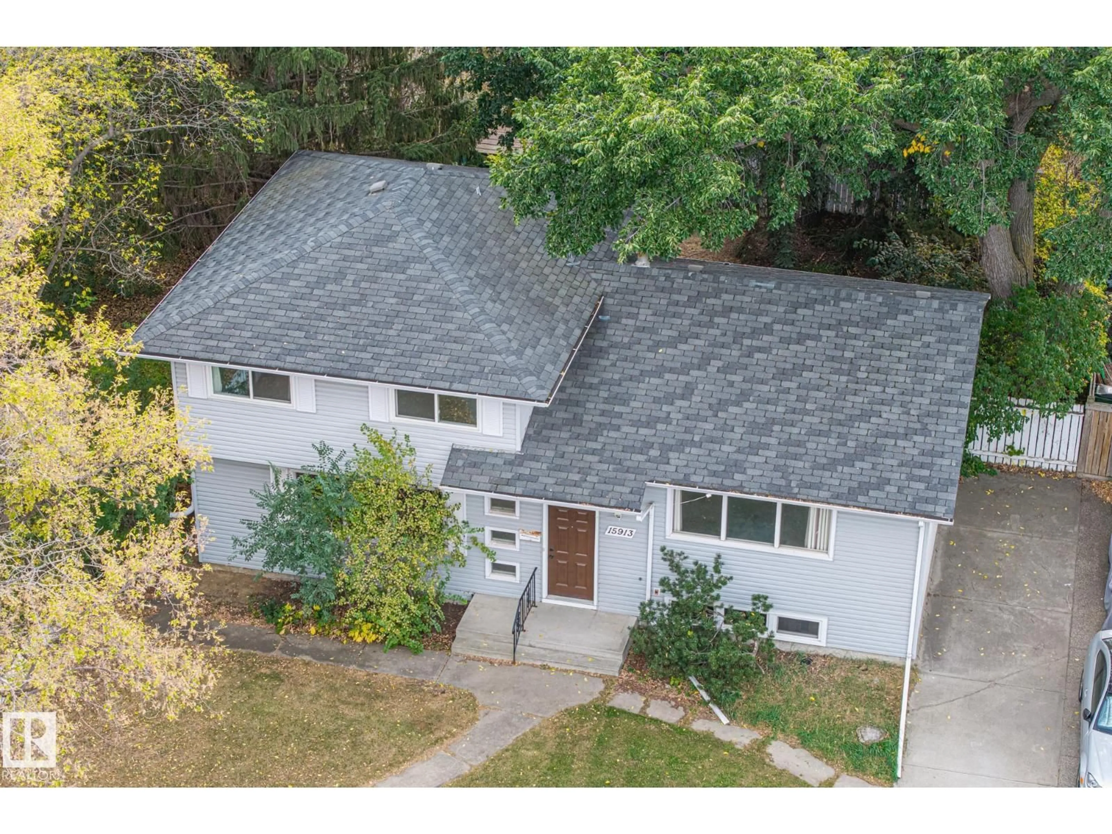A pic from outside/outdoor area/front of a property/back of a property/a pic from drone, street for 15913 94 AV, Edmonton Alberta T5R5K9
