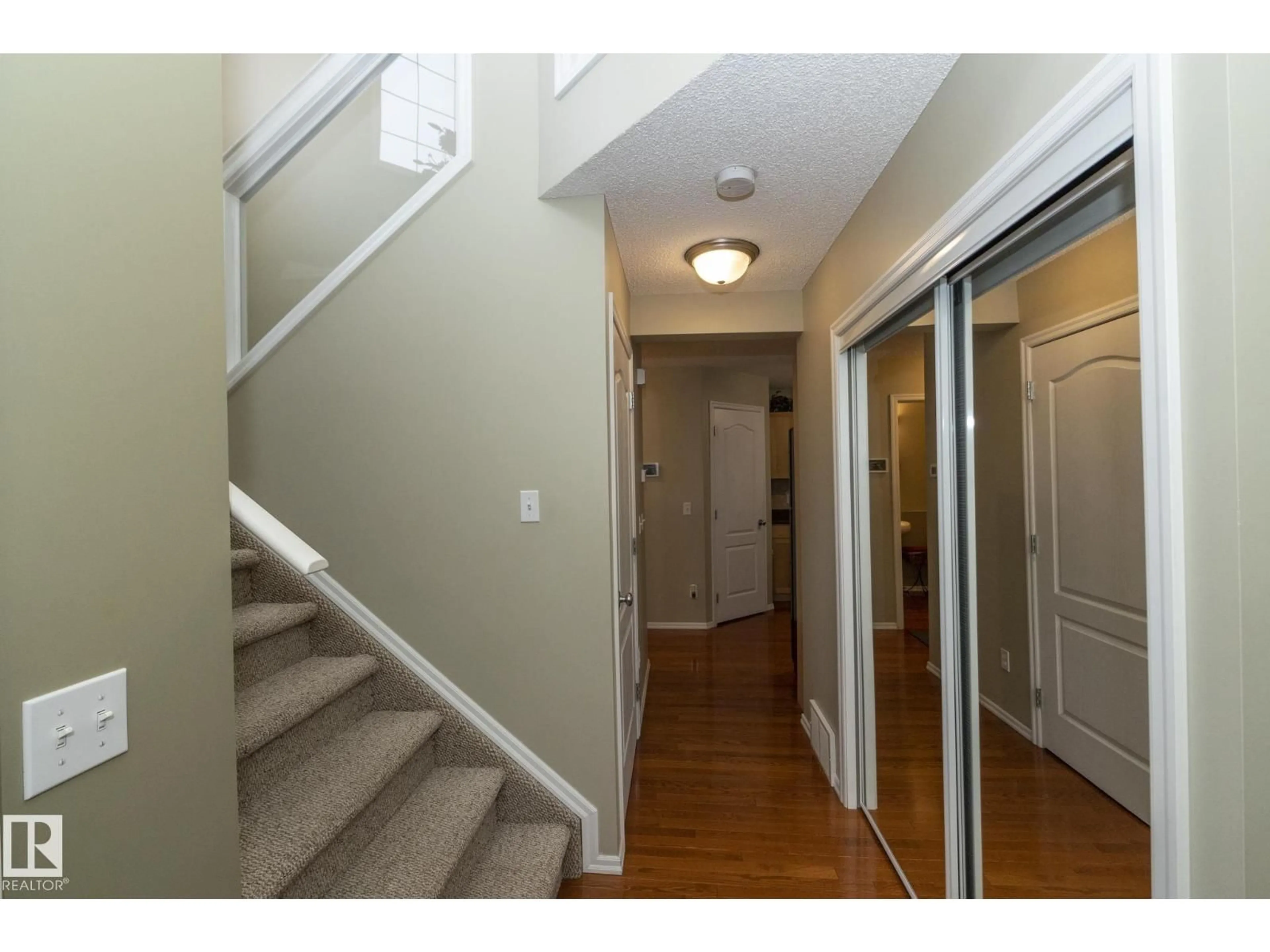 Indoor foyer for 3528 22 ST, Edmonton Alberta T6L3E4
