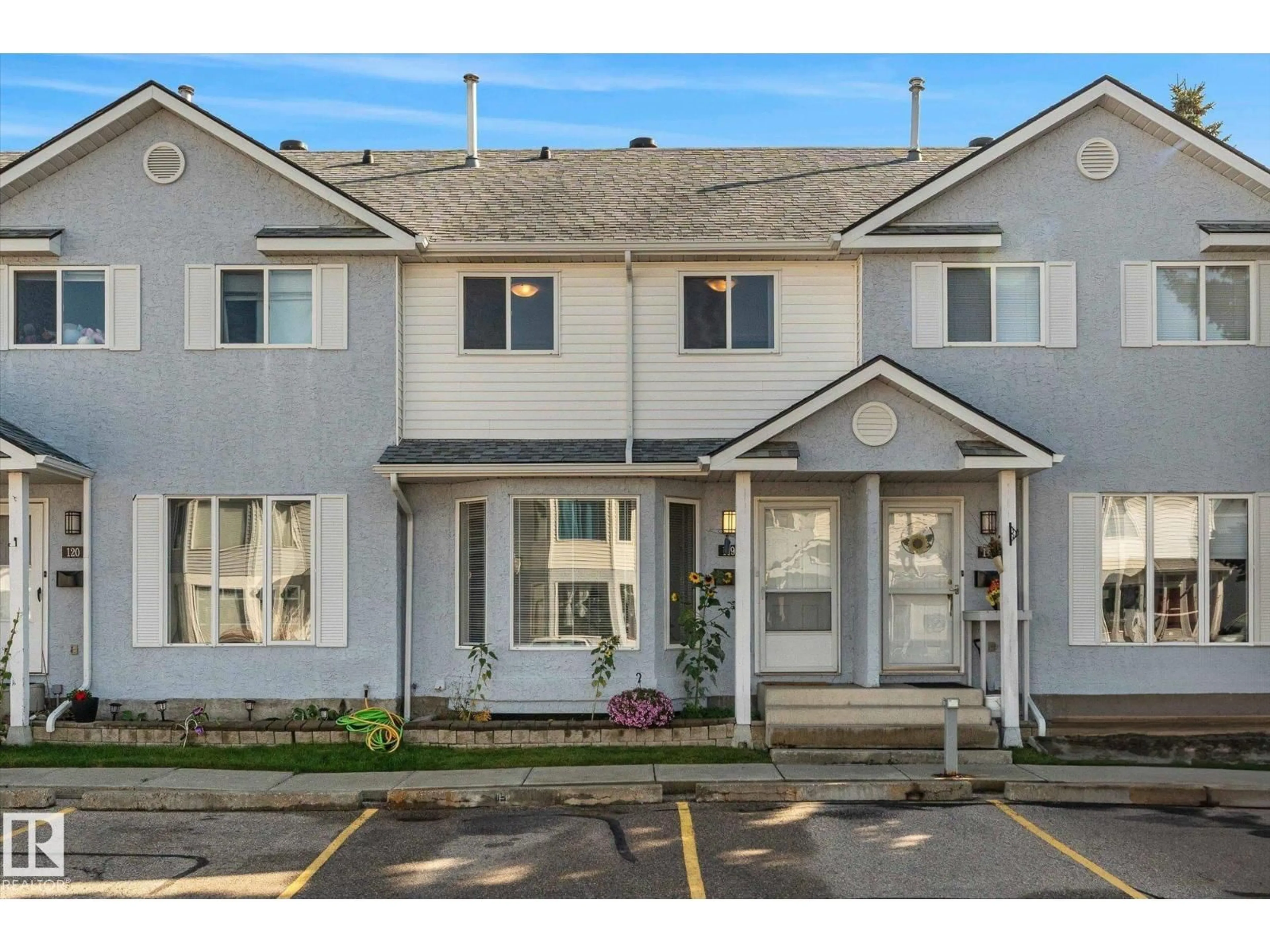 Home with vinyl exterior material, street for 1 - 119 ABERDEEN WY, Stony Plain Alberta T7Z1M9
