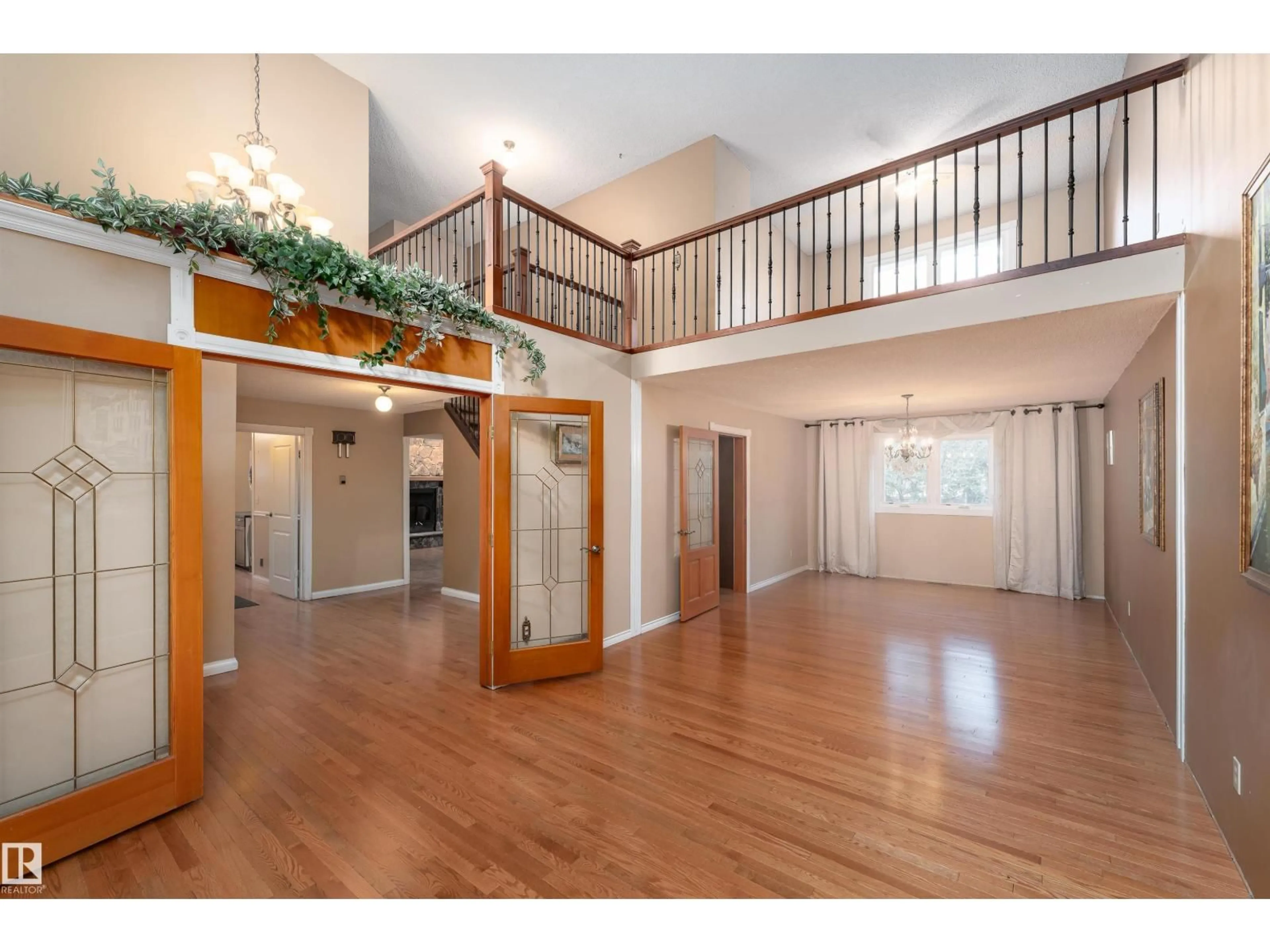 Indoor entryway for NW - 5310 39B AV, Edmonton Alberta T6L1P1