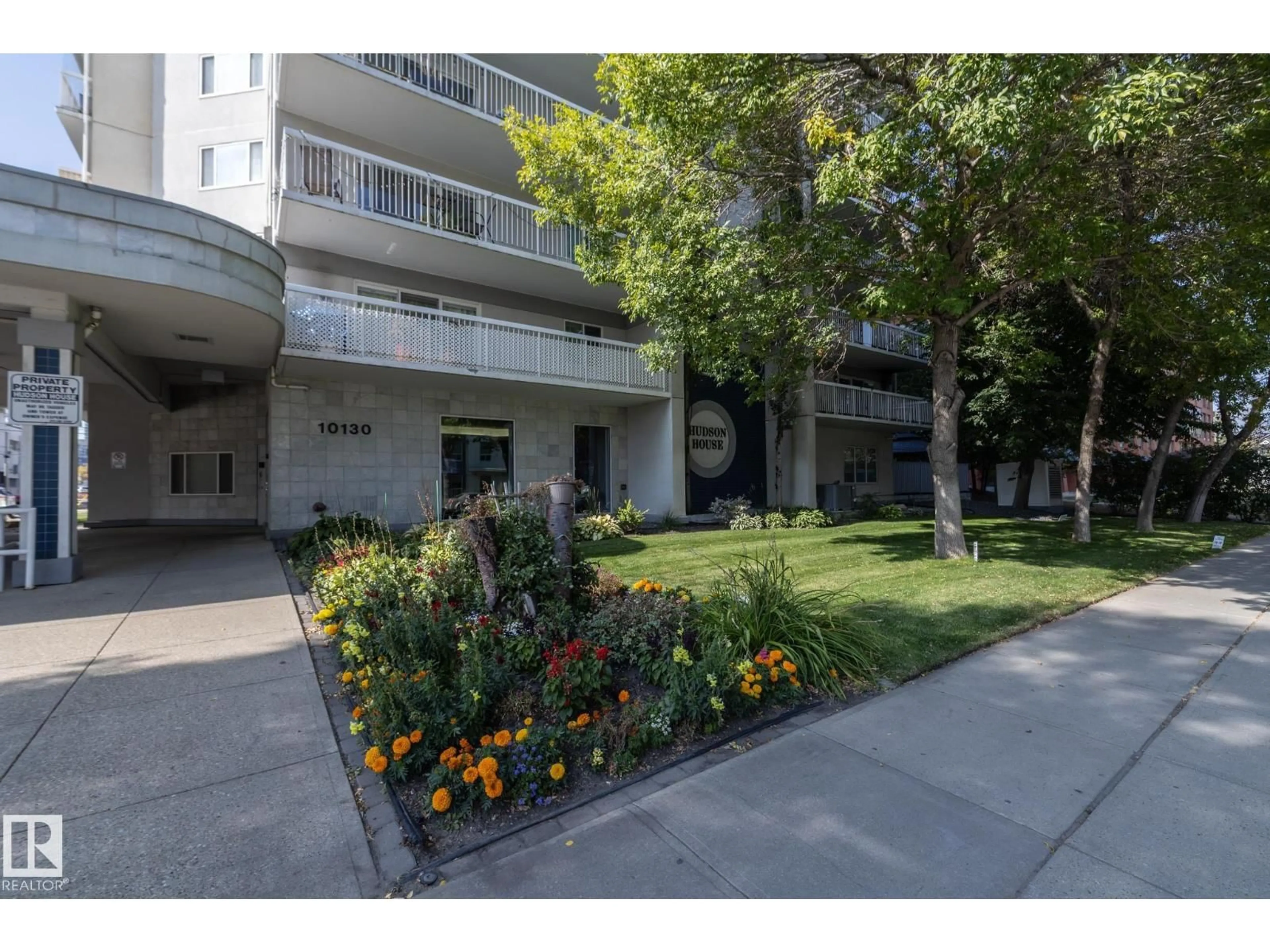Patio, street for #205 - 10130 114 ST, Edmonton Alberta T5K2S6