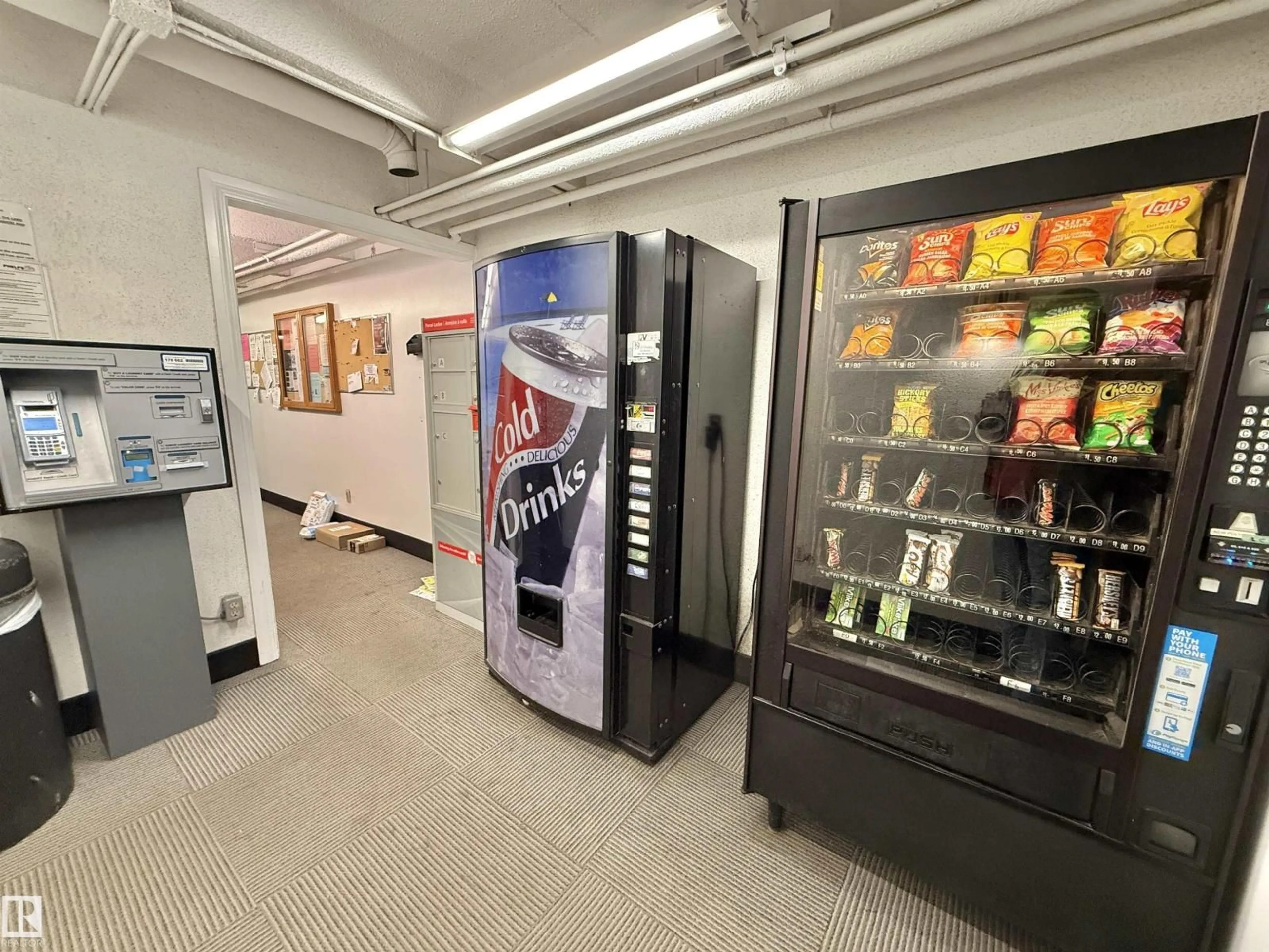 Kitchen with laundary machines, floor is not visible for 712 9918 101 ST NW, Edmonton Alberta T5K2L1
