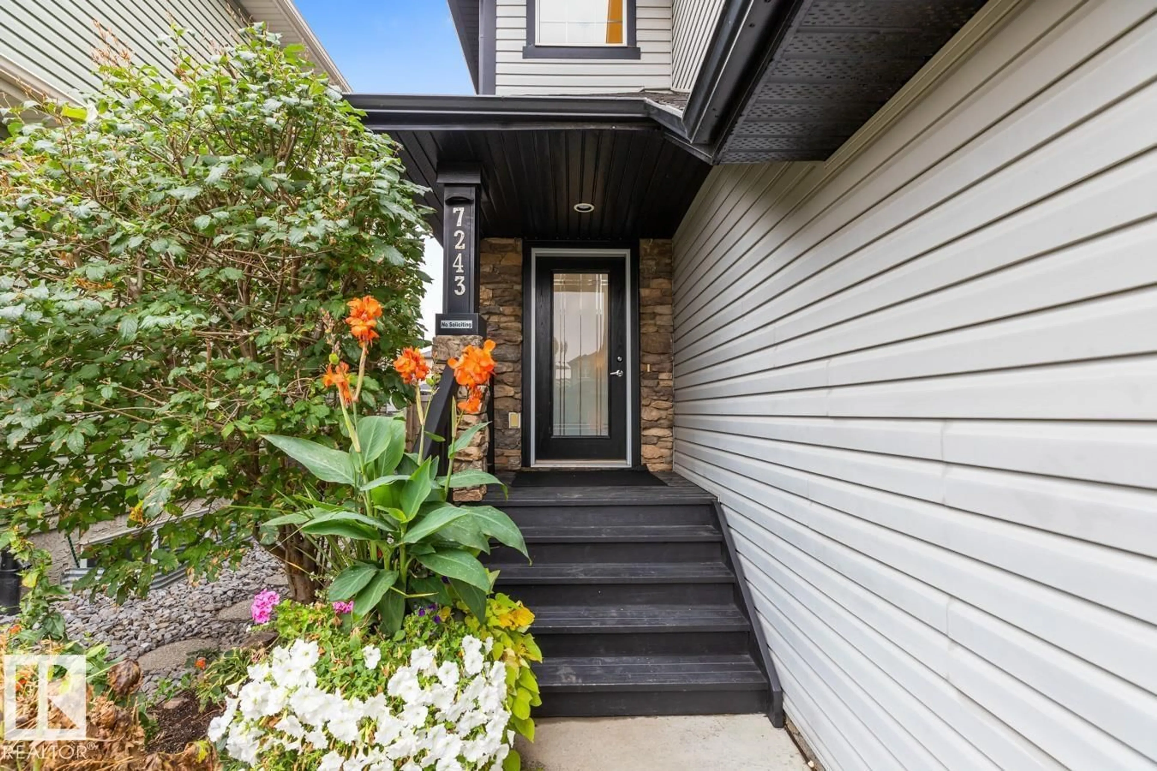 Indoor entryway for 7243 ESSEX WY, Sherwood Park Alberta T8H0L3