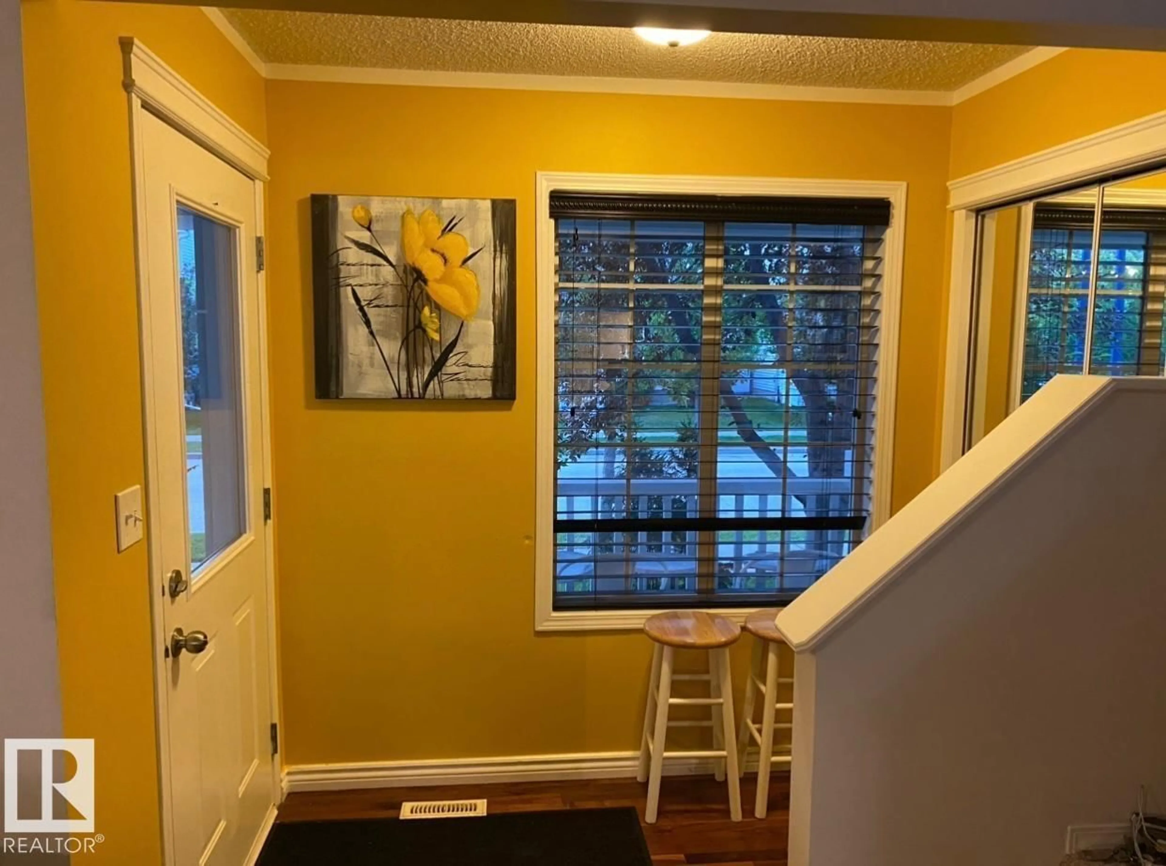 Indoor entryway for 7905 12 AV, Edmonton Alberta T6X1E8