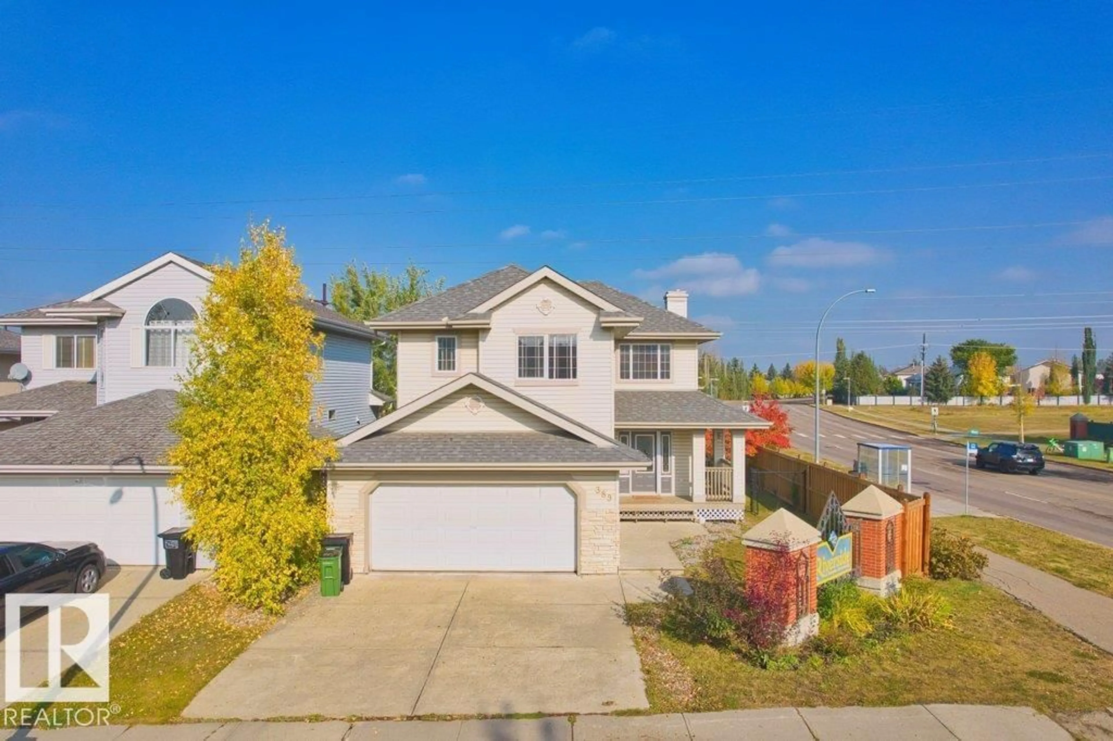 A pic from outside/outdoor area/front of a property/back of a property/a pic from drone, street for 389 HEATH RD, Edmonton Alberta T6R2T8