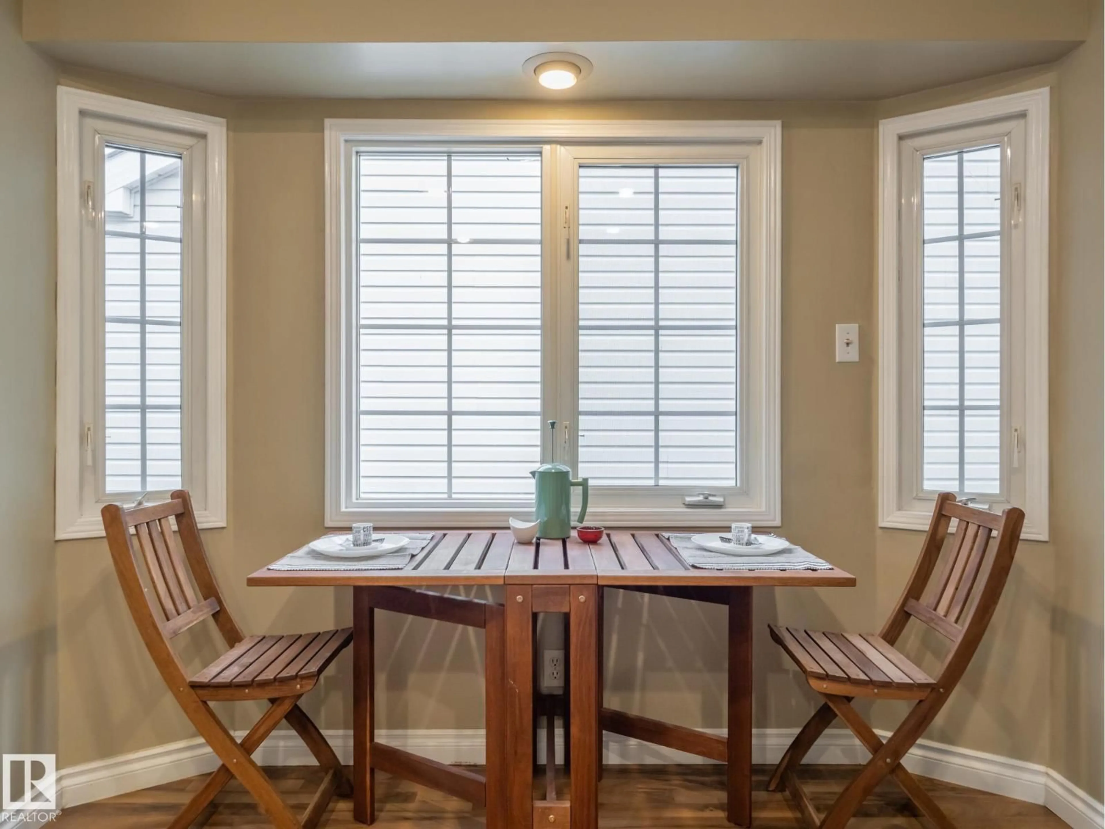 Dining room, wood/laminate floor for 11163 69 ST, Edmonton Alberta T5B1R3