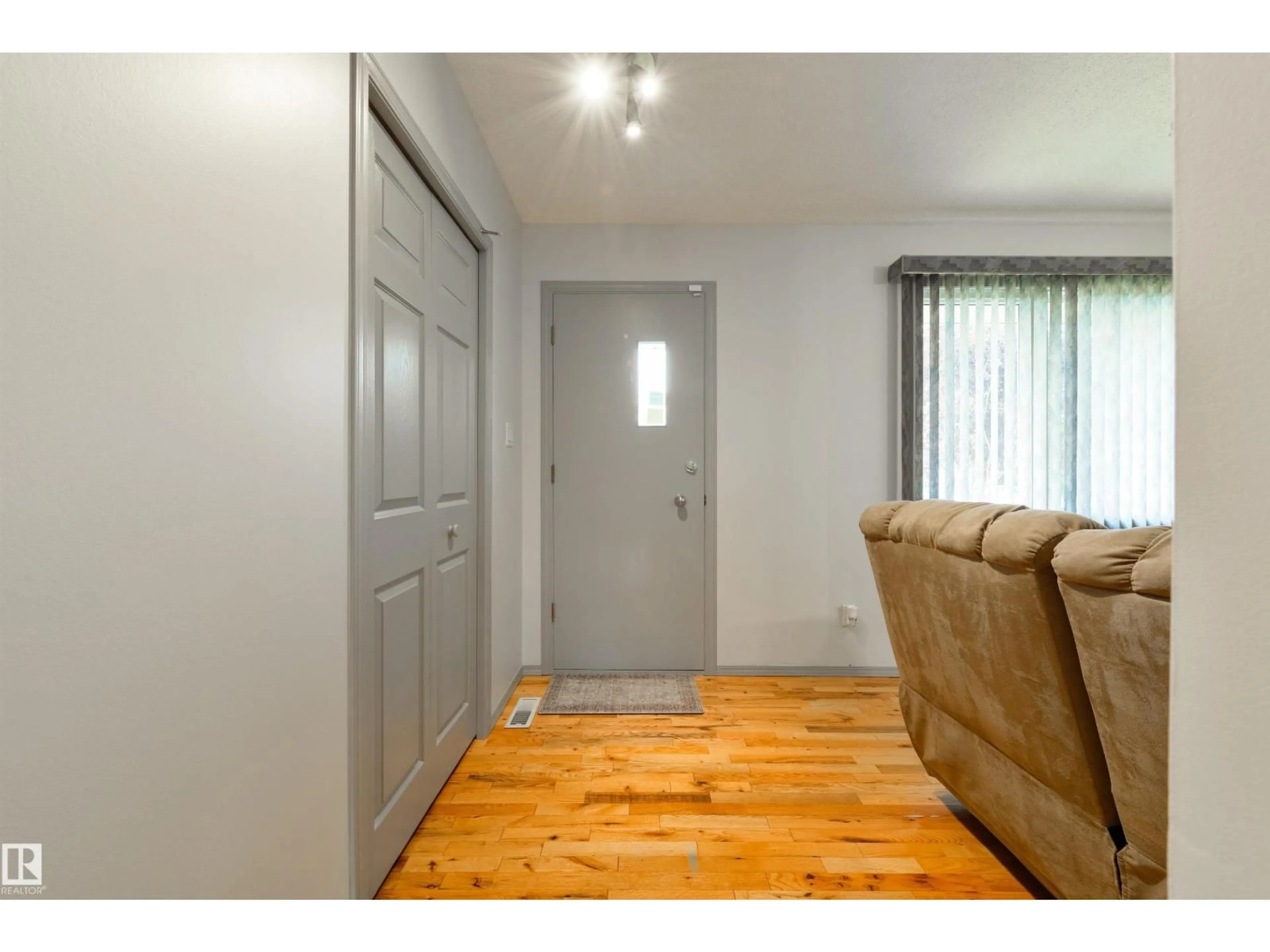 Indoor entryway for NW - 10524 35 AV, Edmonton Alberta T6H4Z5