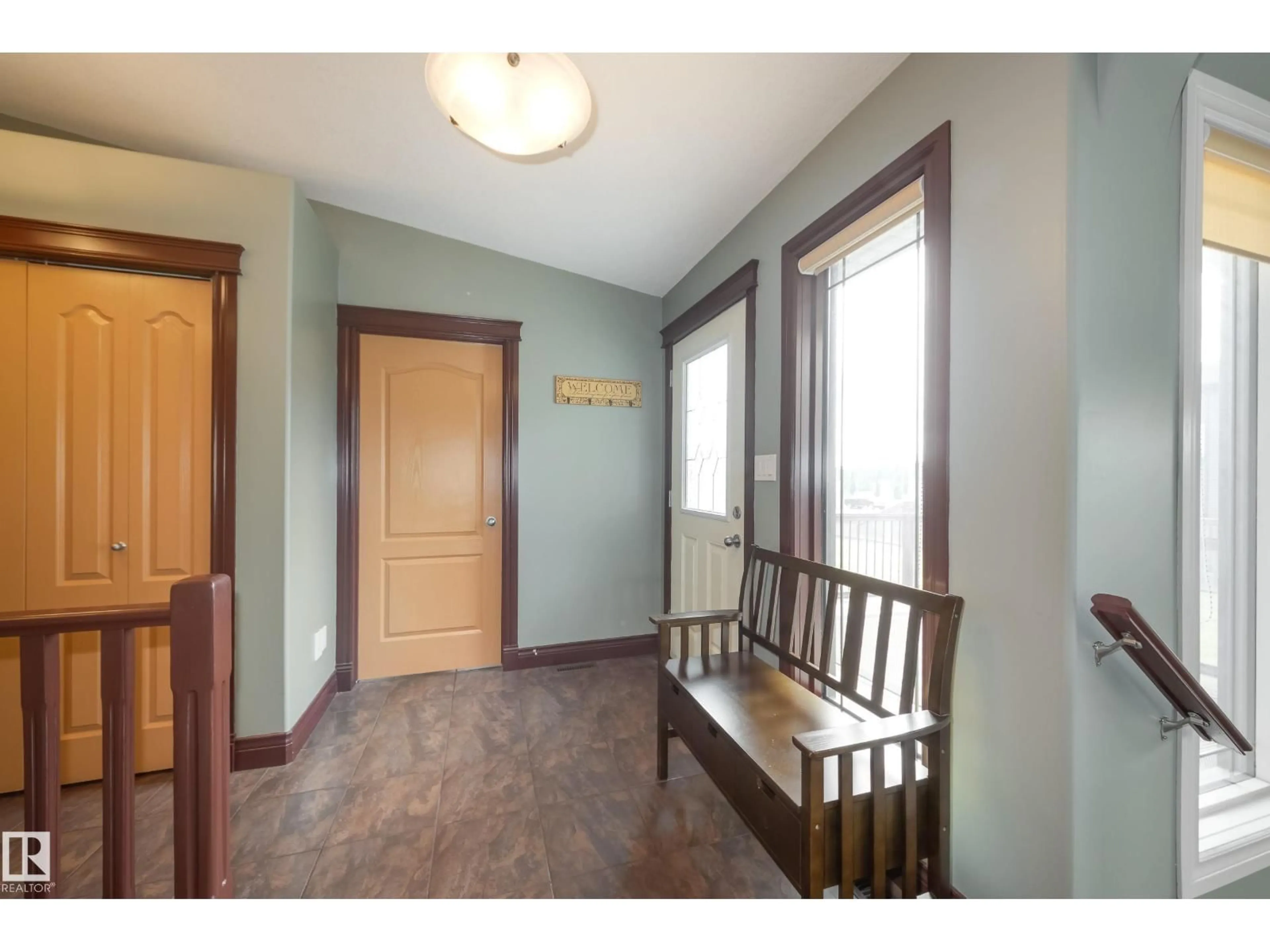 Indoor entryway for 12 FALCON DRIVE, New Sarepta Alberta T0B3M0