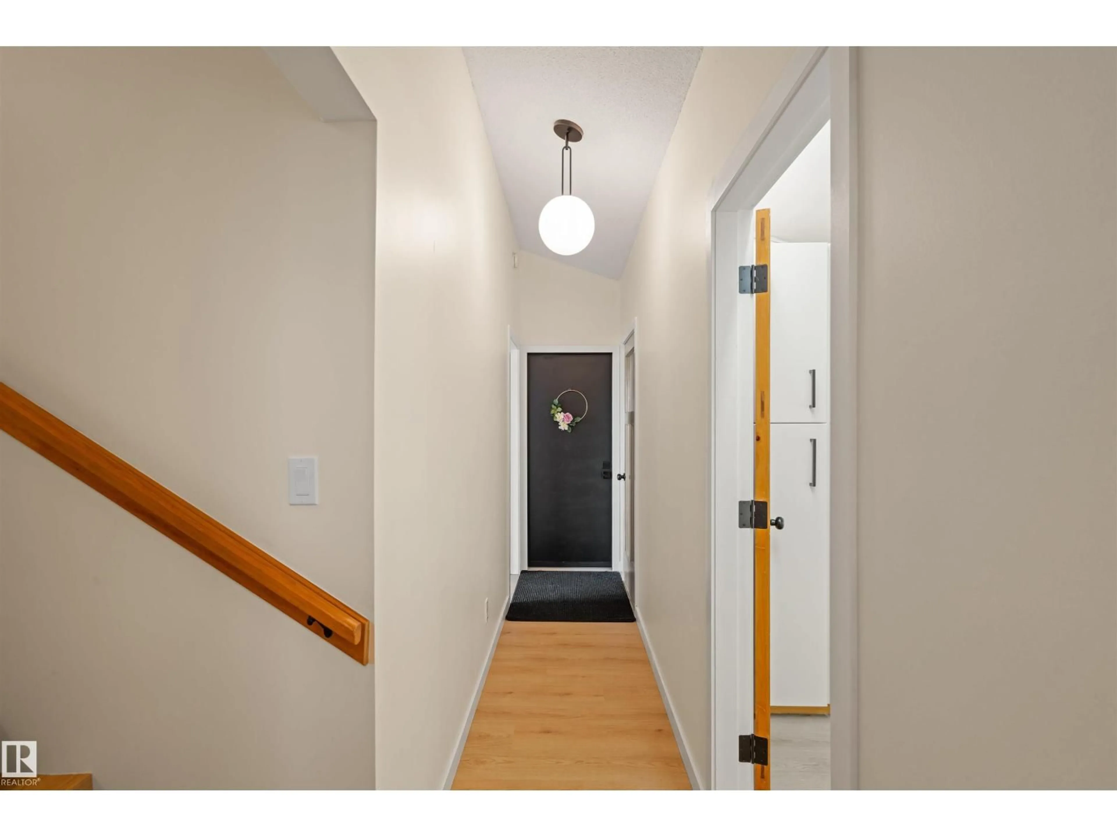 Indoor entryway for 51380 RGE ROAD 205, Rural Strathcona County Alberta T8G1G3