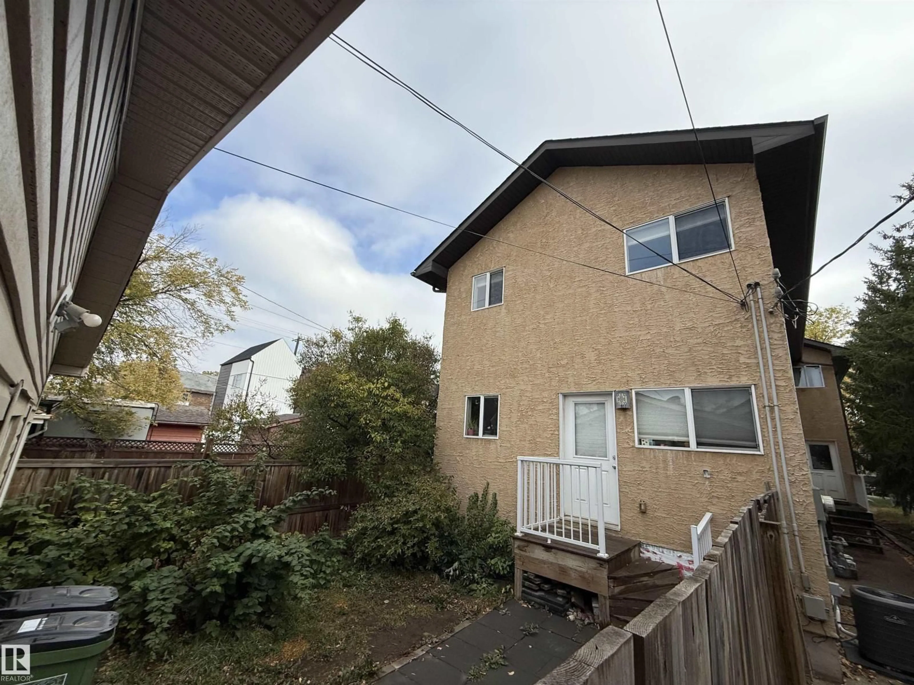 A pic from outside/outdoor area/front of a property/back of a property/a pic from drone, street for 11438 97 ST, Edmonton Alberta T5G1X5