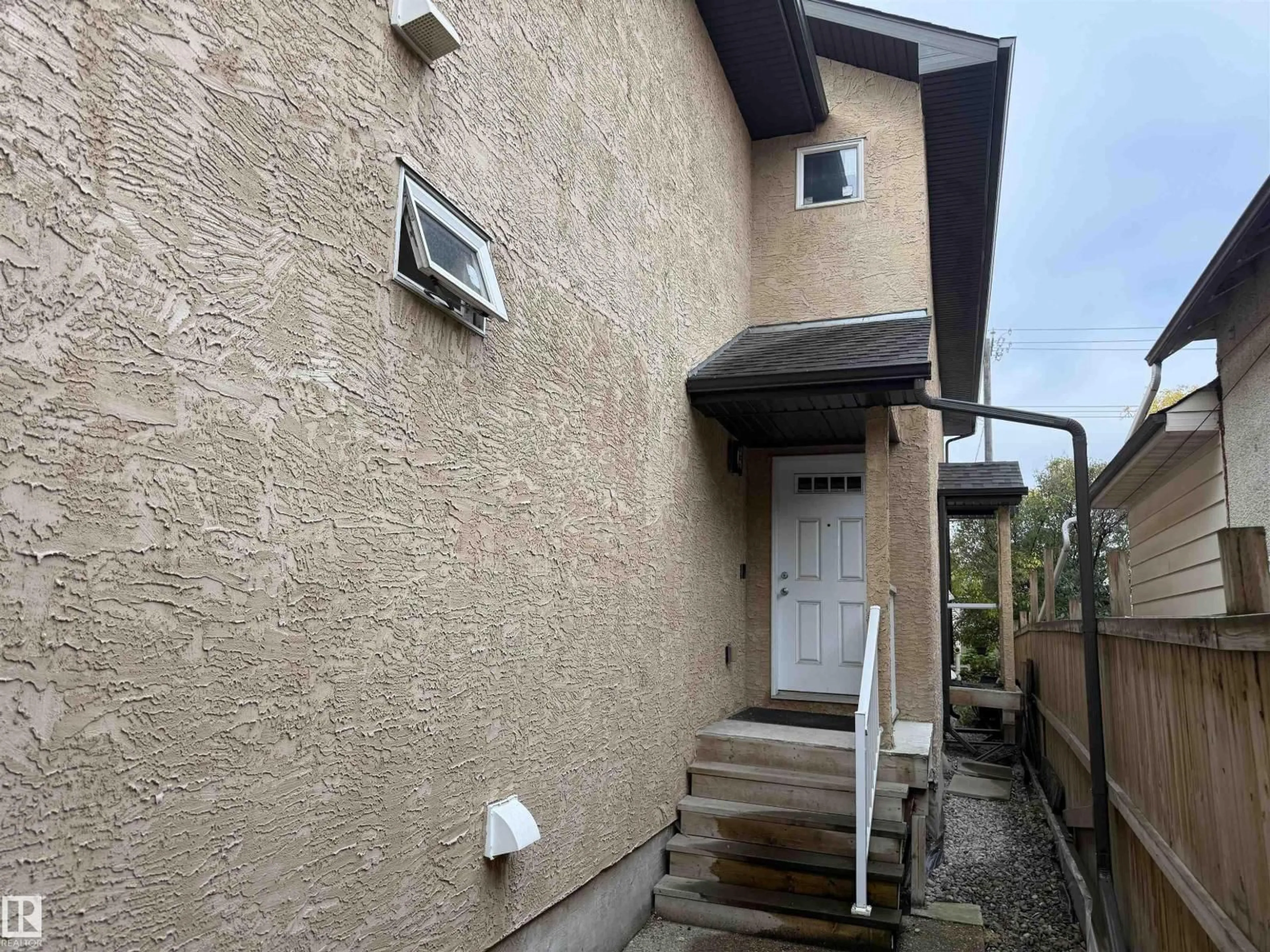 A pic from outside/outdoor area/front of a property/back of a property/a pic from drone, street for 11438 97 ST, Edmonton Alberta T5G1X5