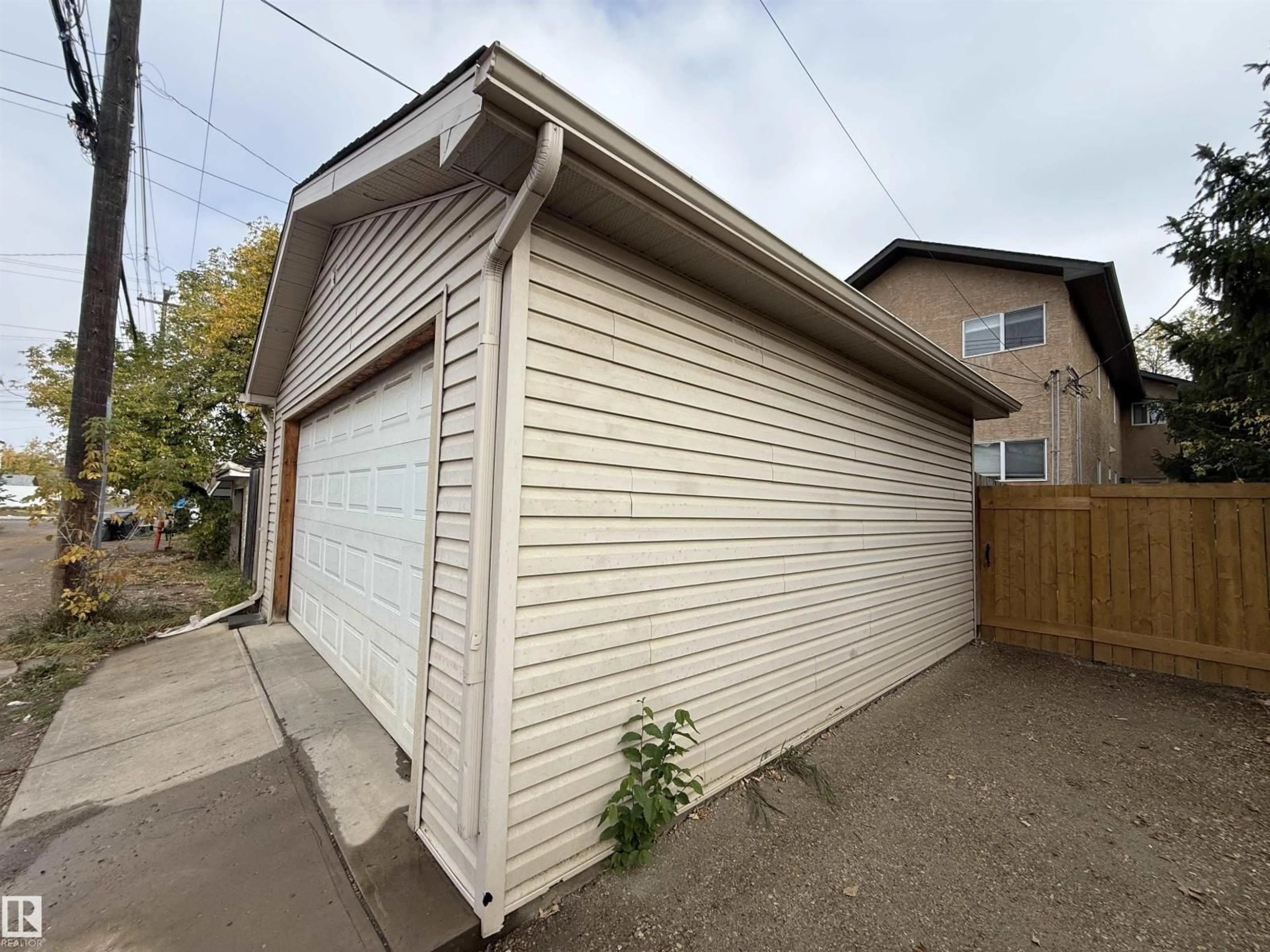 Shed for 11438 97 ST, Edmonton Alberta T5G1X5