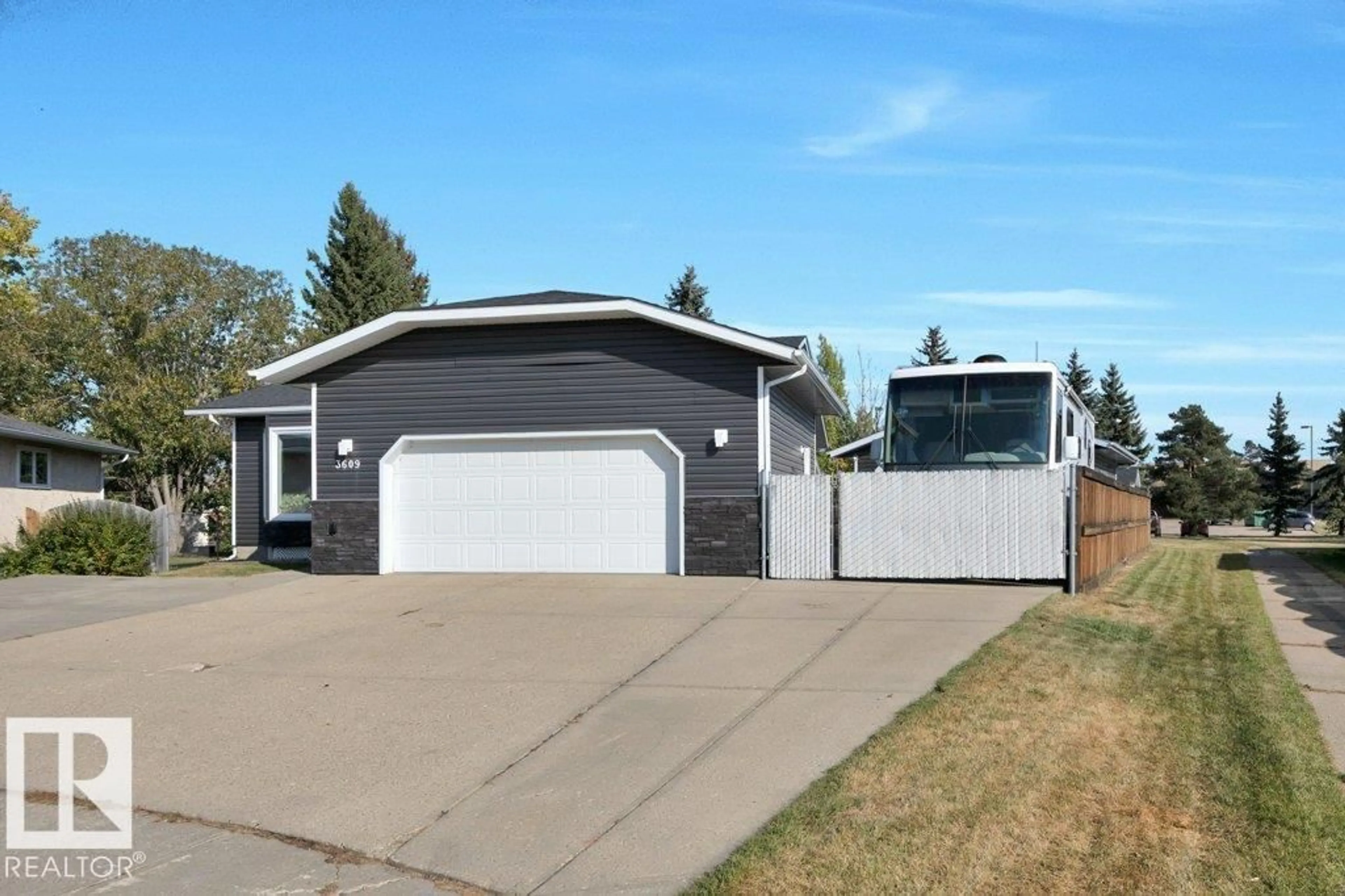 Home with vinyl exterior material, street for 3609 36 ST, Leduc Alberta T9E6J8