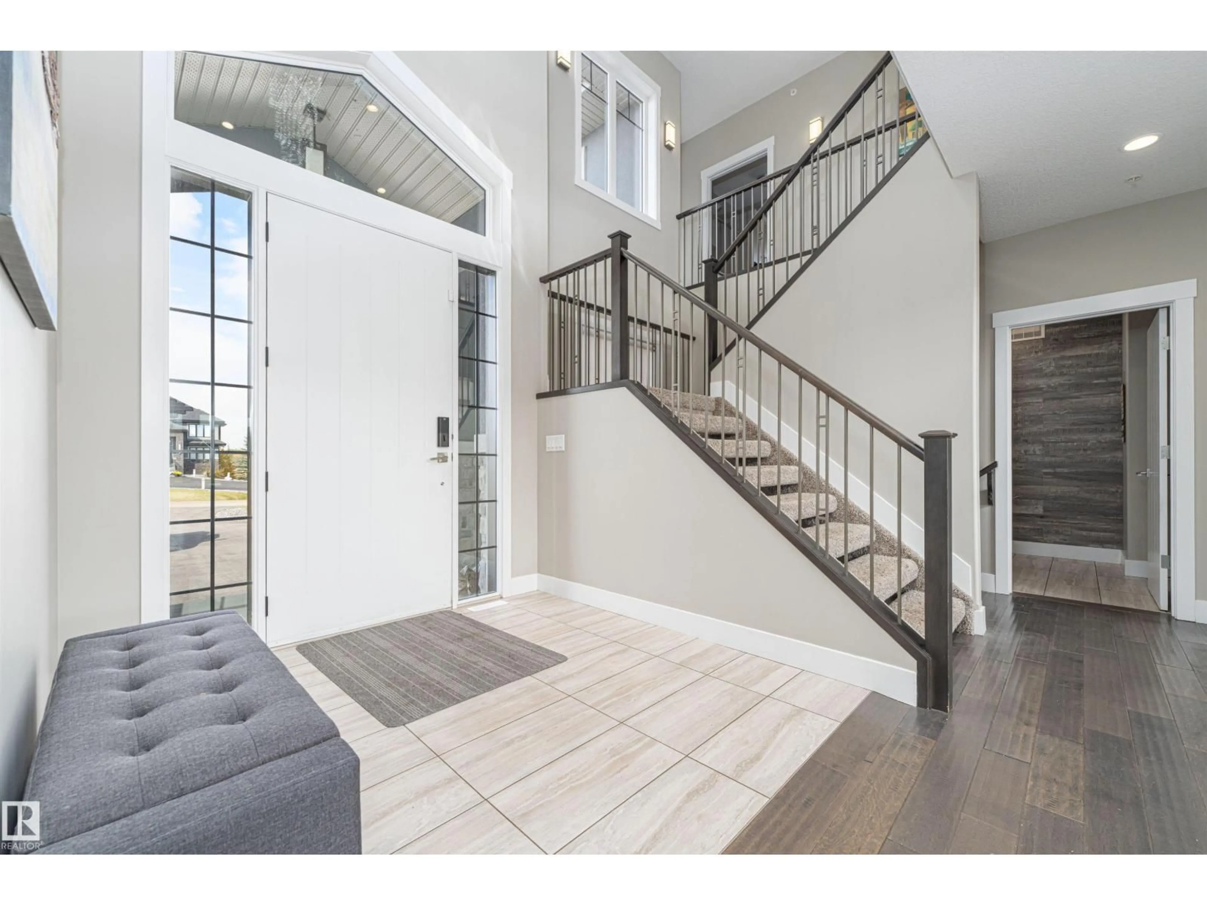 Indoor entryway for 15 - 26328 TOWNSHIP ROAD 532A, Rural Parkland County Alberta T7X4M1