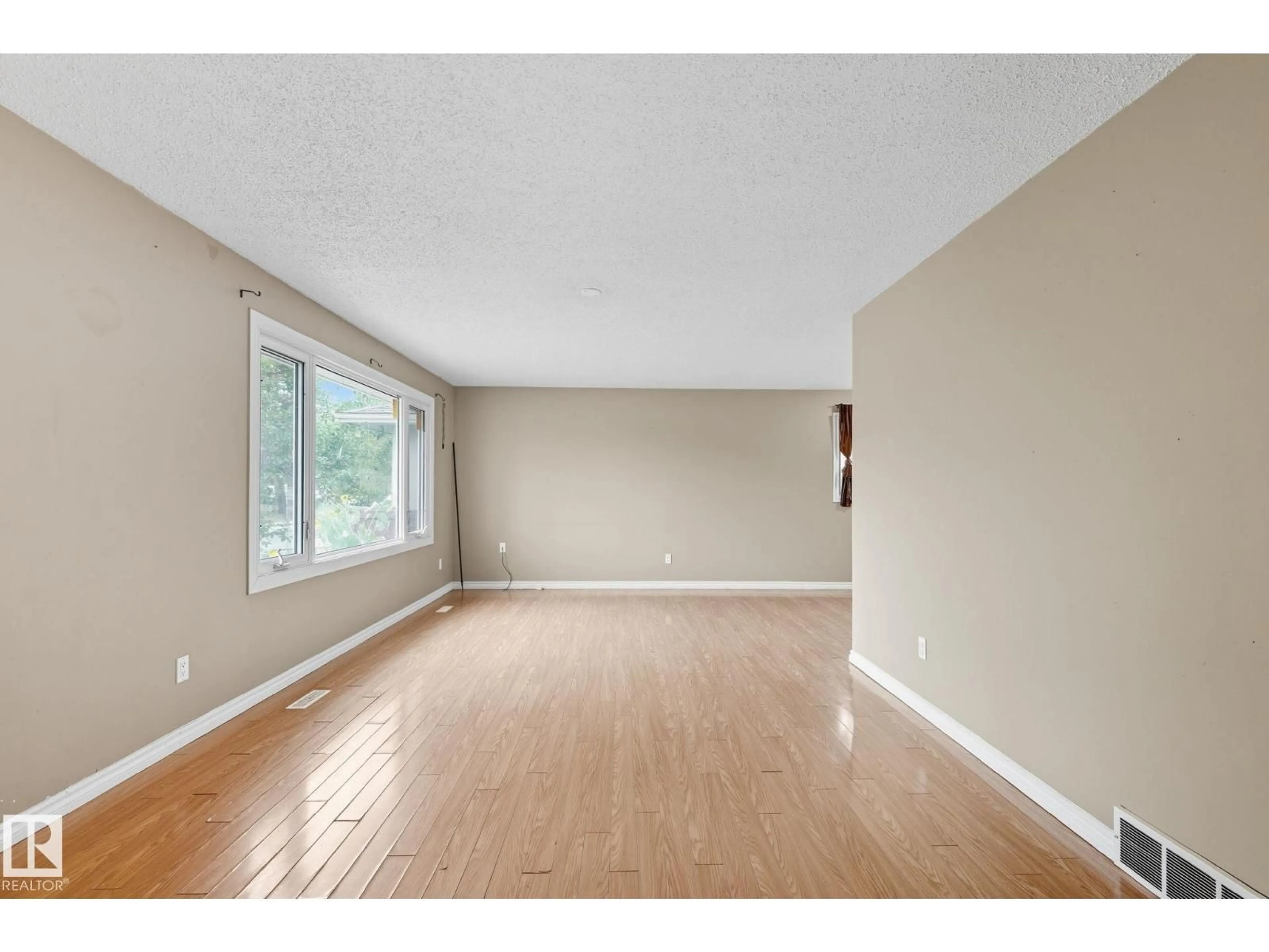 A pic of a room for NW - 11736 152 AV, Edmonton Alberta T5X1S8